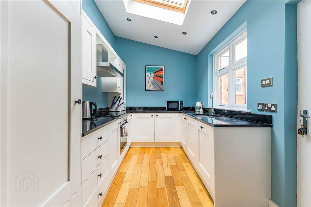 22 Strandview Street 9 of 20