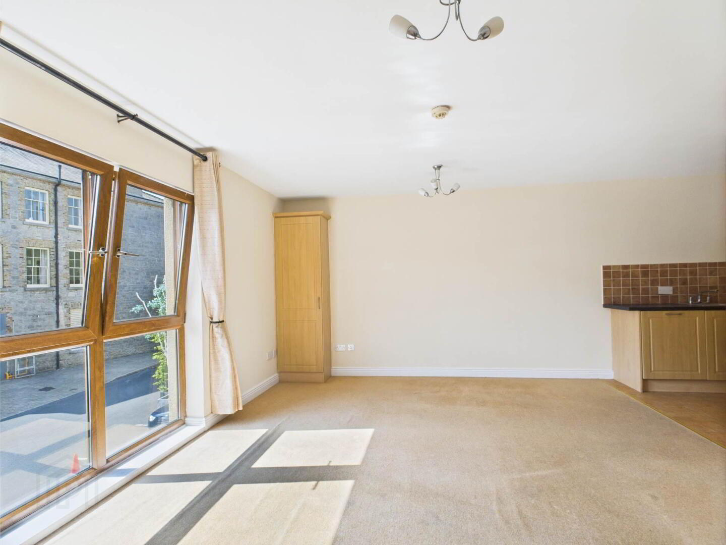 Apt 10, Block A 7 of 21