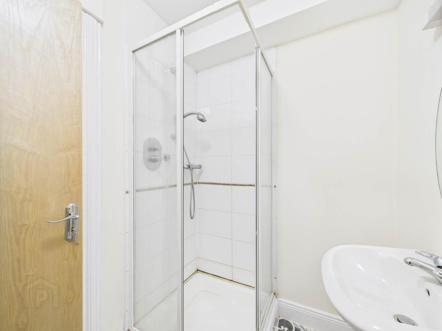 Apt 10, Block A 18 of 21