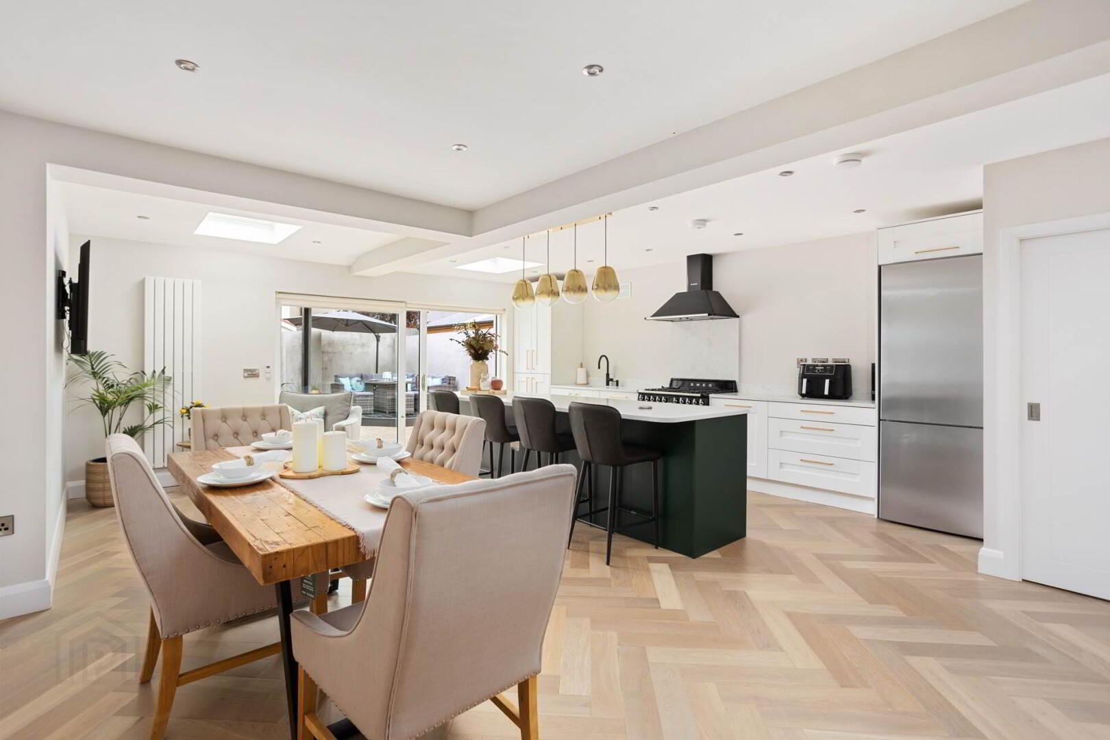 4 Larkfield Close 3 of 28