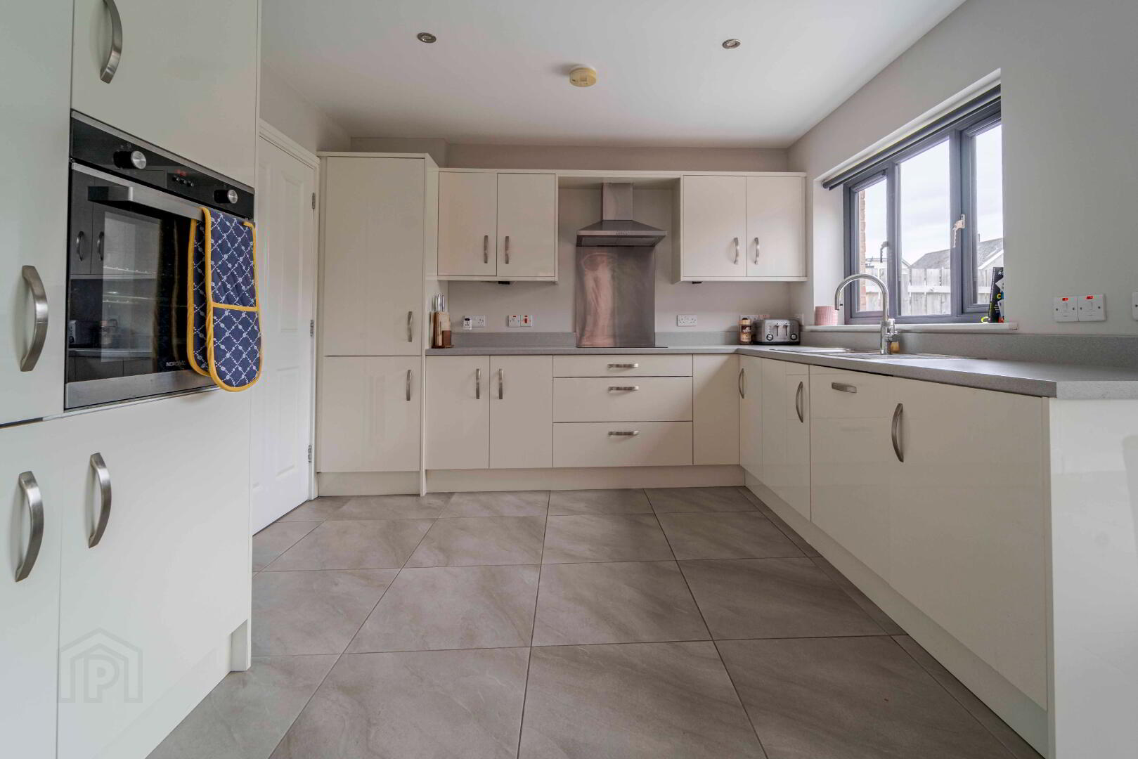 30 Ormonde Gardens 8 of 30