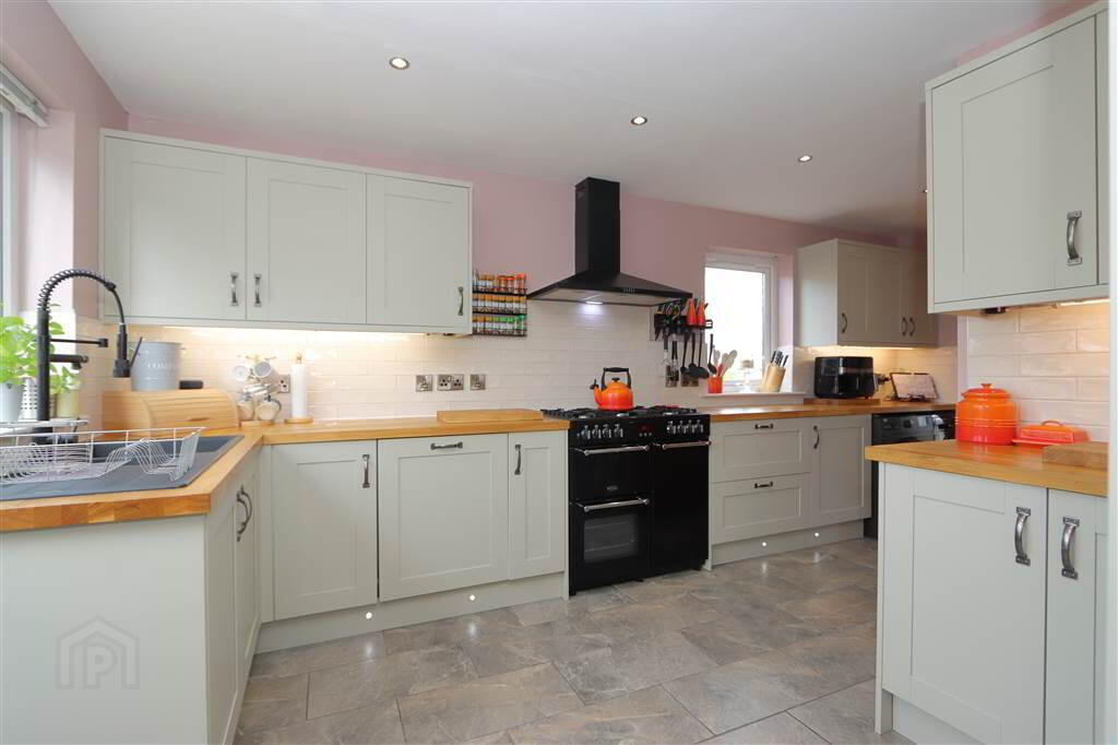15 The Spires Crescent 12 of 28