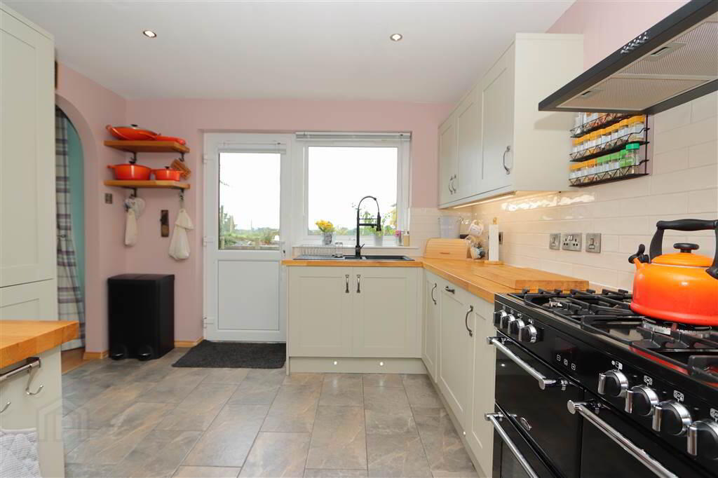 15 The Spires Crescent 14 of 28