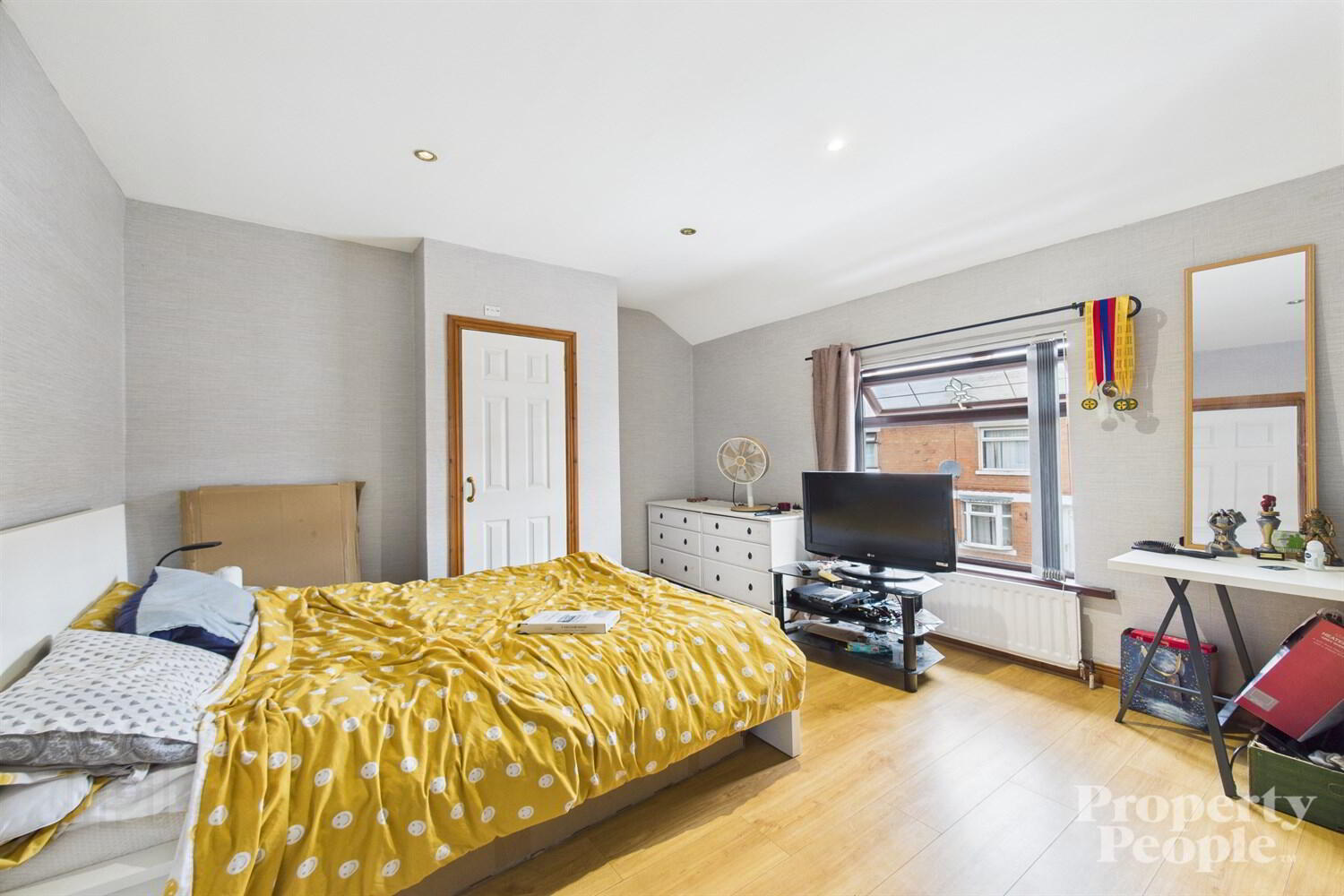 42 Beechmount Parade 4 of 16