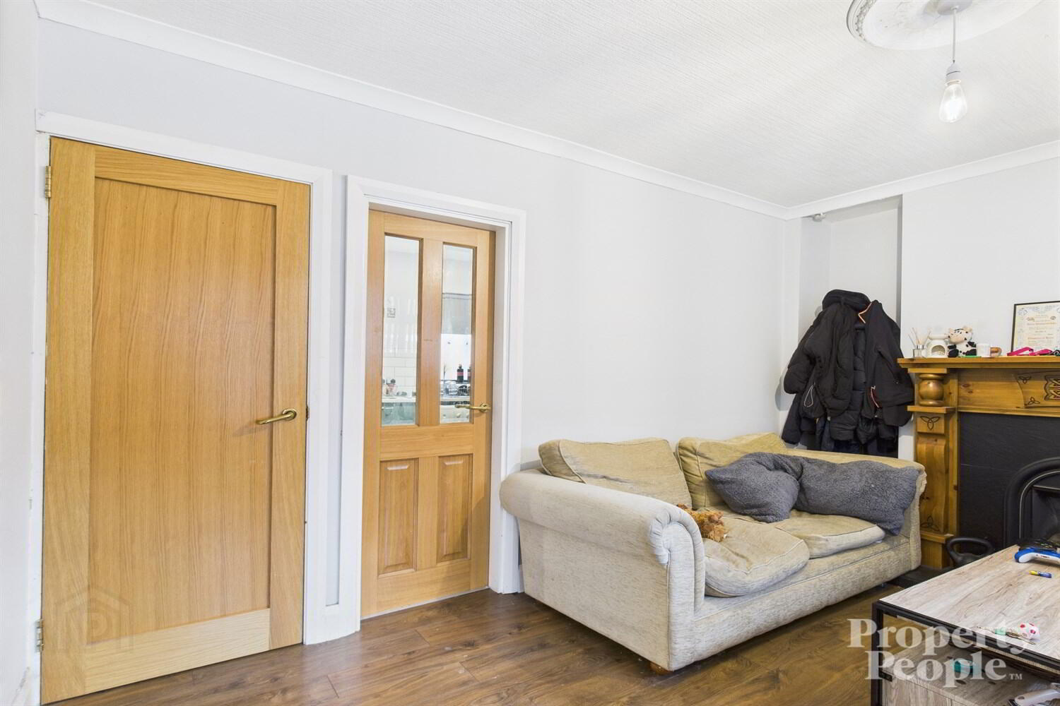 42 Beechmount Parade 2 of 16