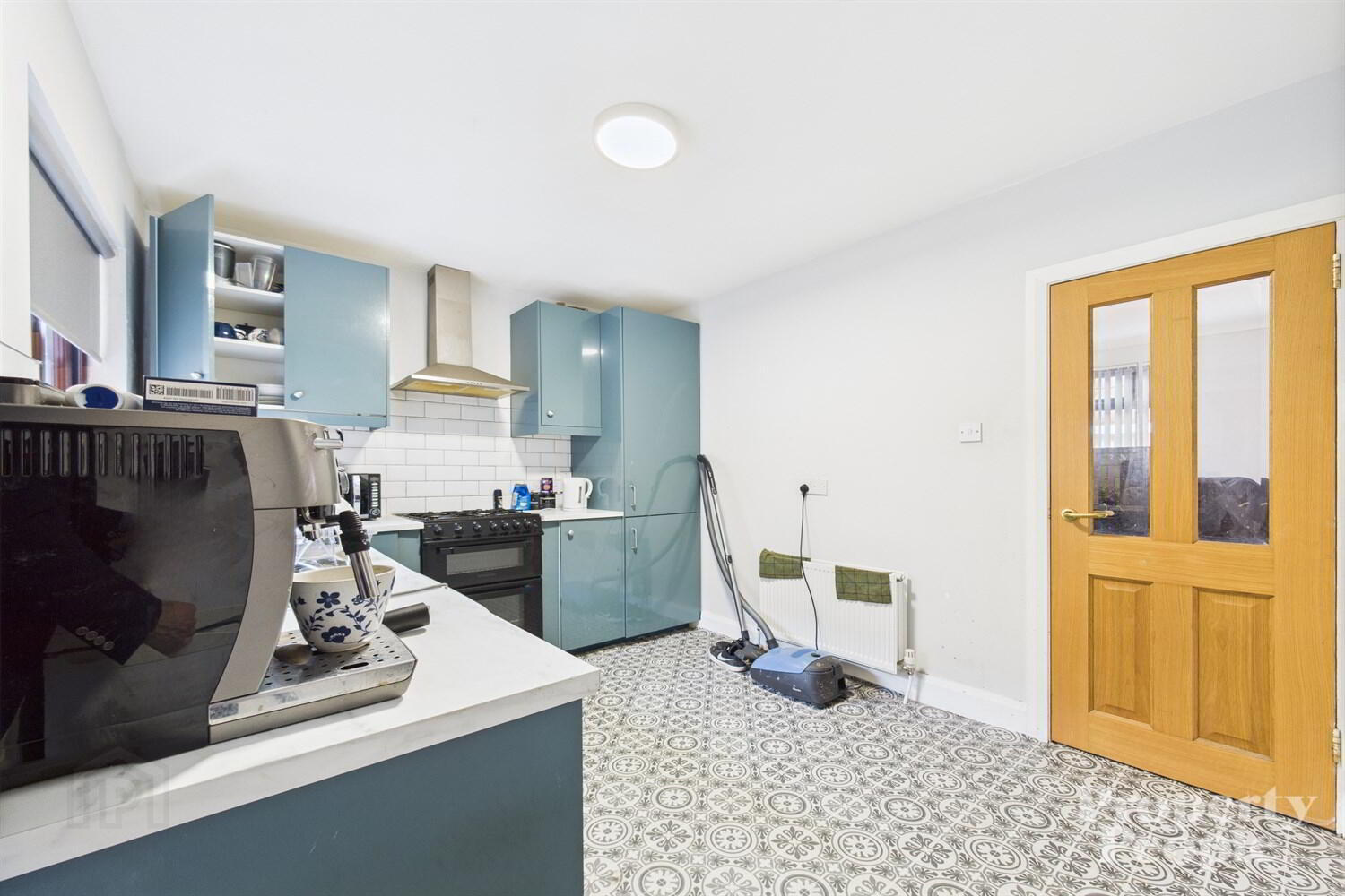 42 Beechmount Parade 14 of 16