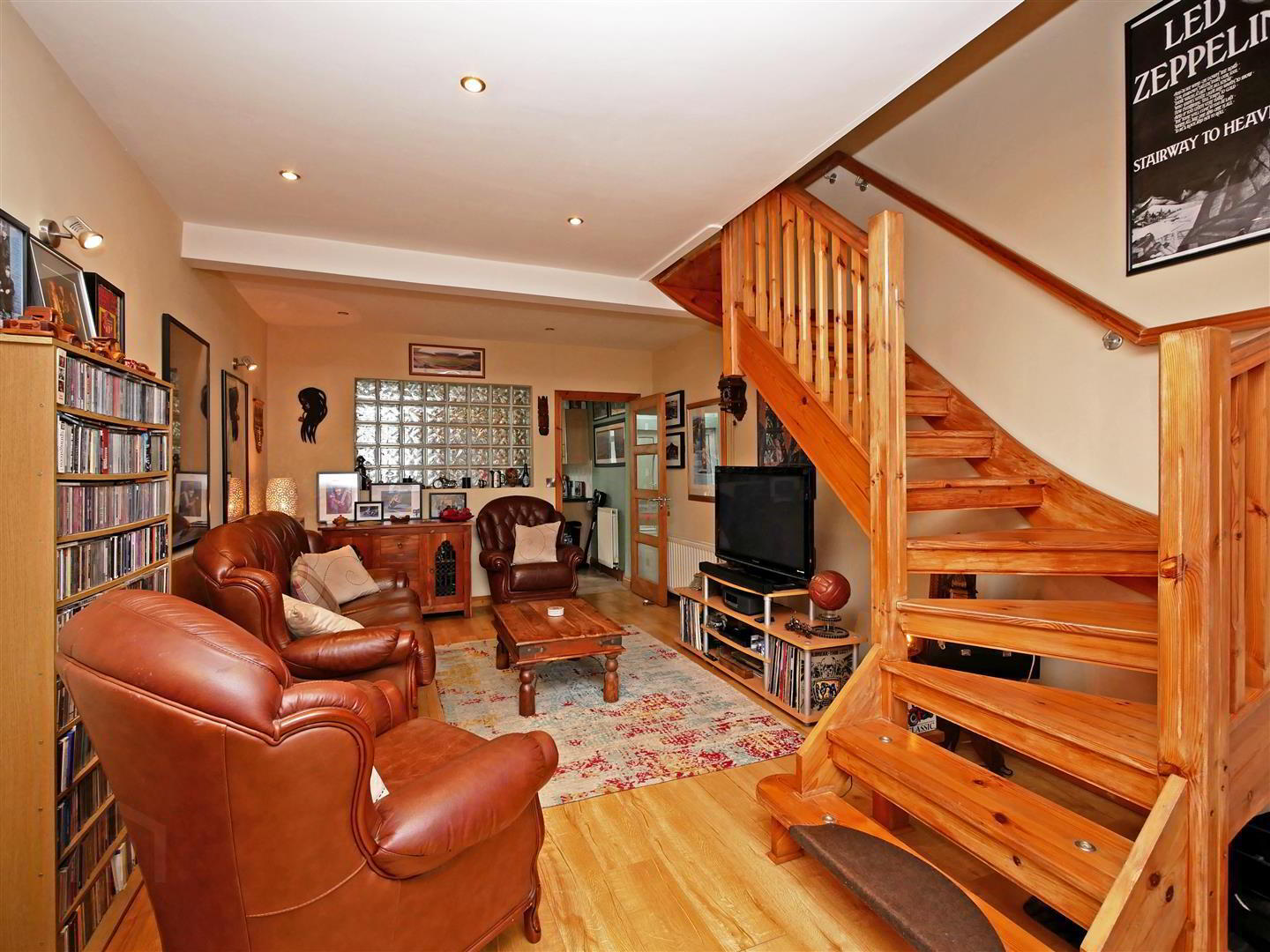 53 London Road 3 of 20