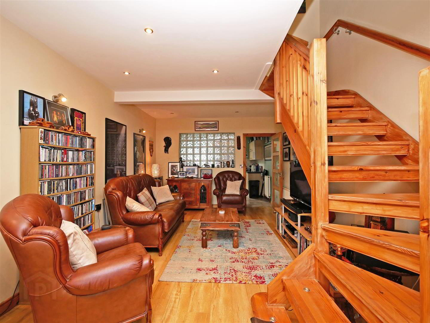 53 London Road 4 of 20
