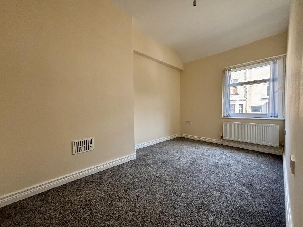 2 Glencairn Street 5 of 9