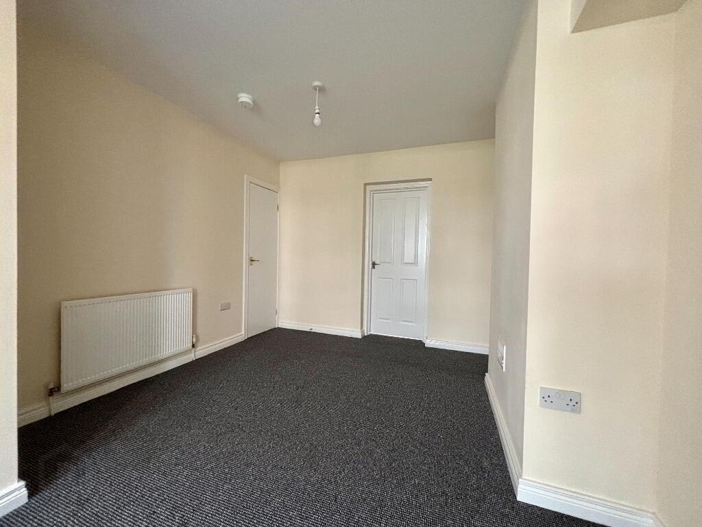 2 Glencairn Street 3 of 9