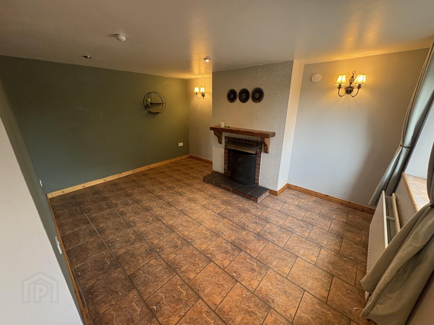 5 Roxborough Row, Killyman Street 2 of 9