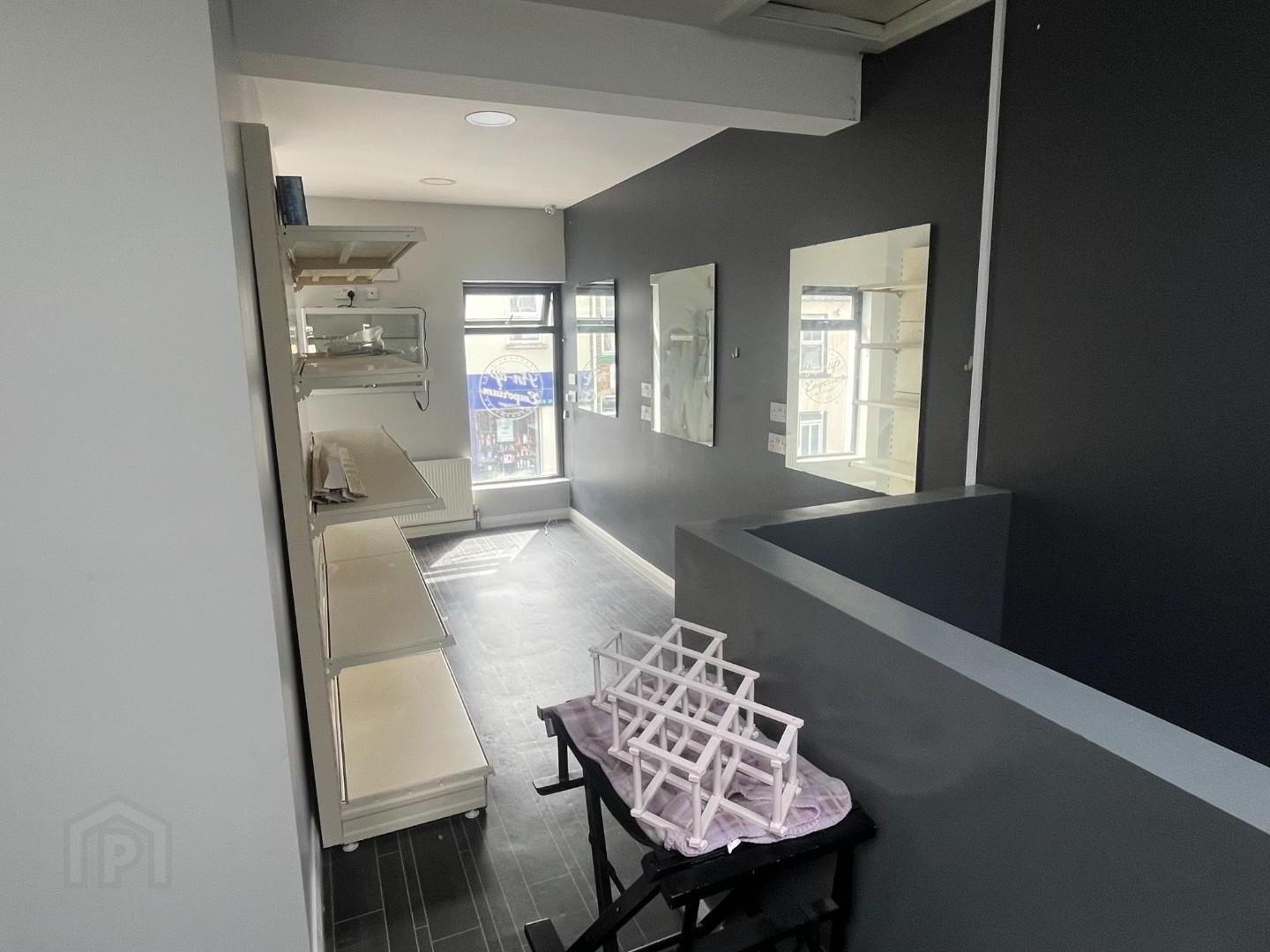 1st Floor ( Bills & Ratesincluded), 20 North Street 3 of 10