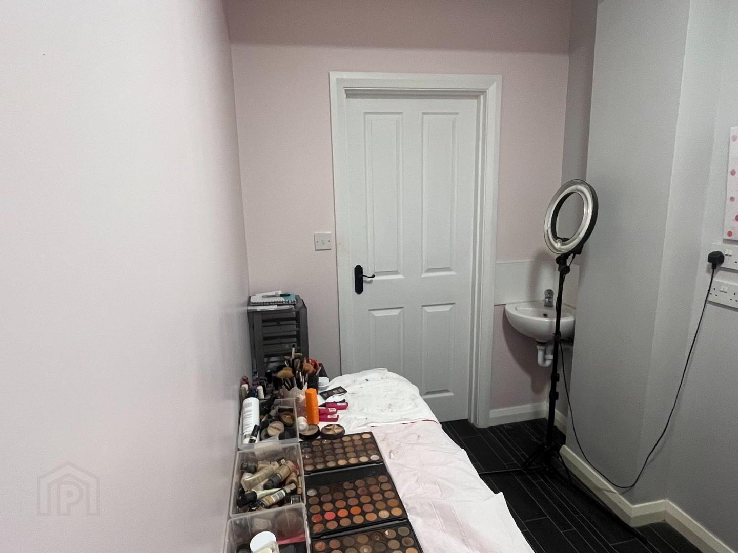 1st Floor ( Bills & Ratesincluded), 20 North Street 9 of 10