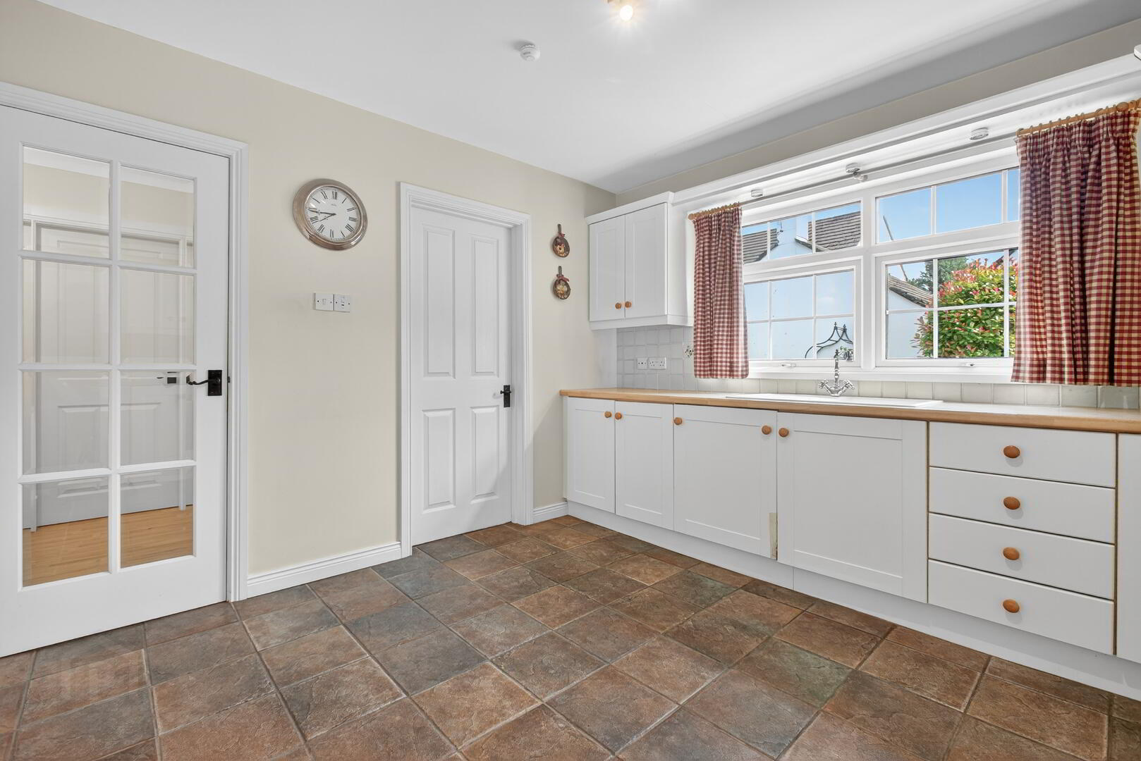 27 Gracefield 8 of 22