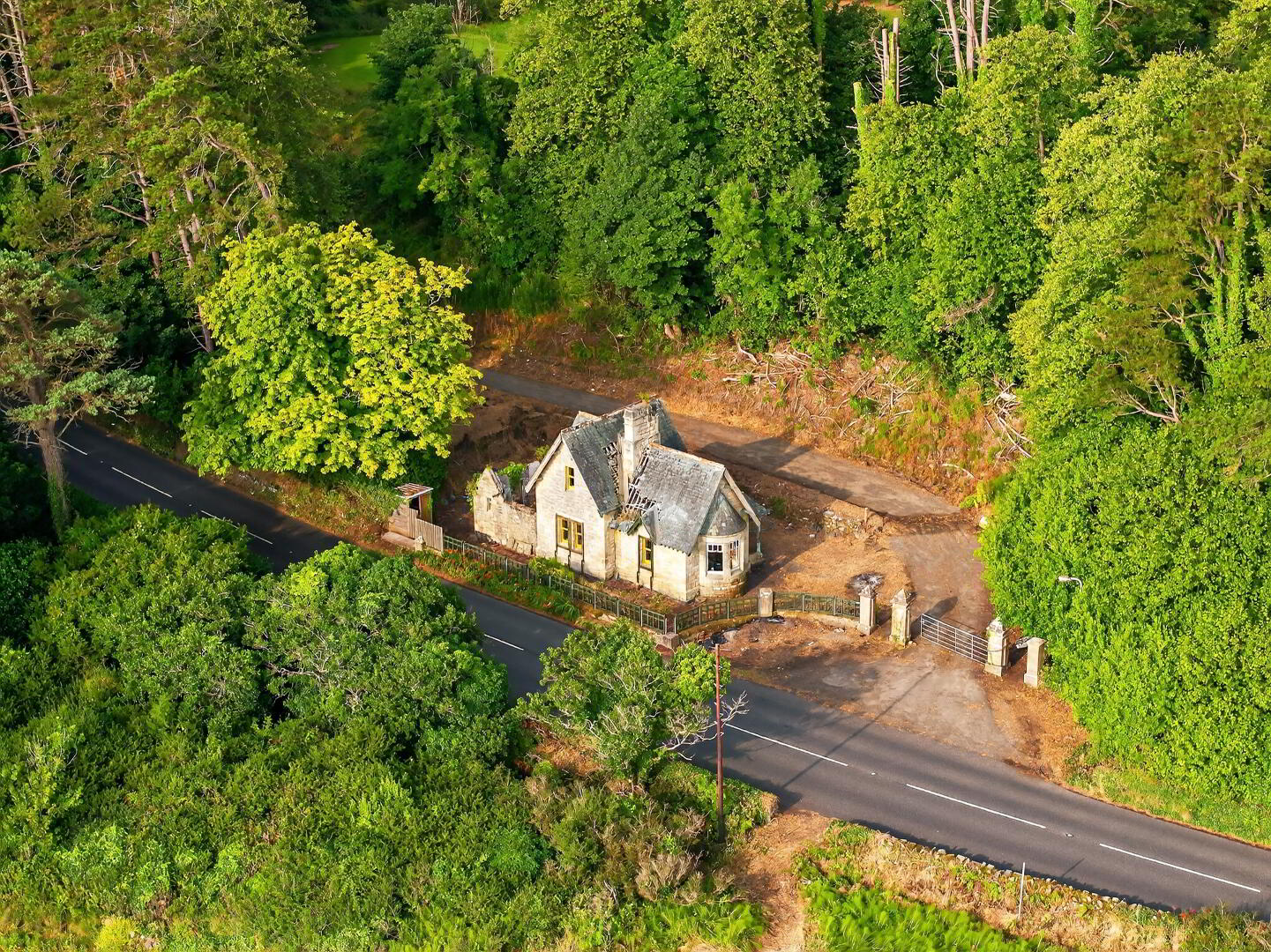 'Cairndhu Gate Lodge', 186 Coast Road 3 of 18