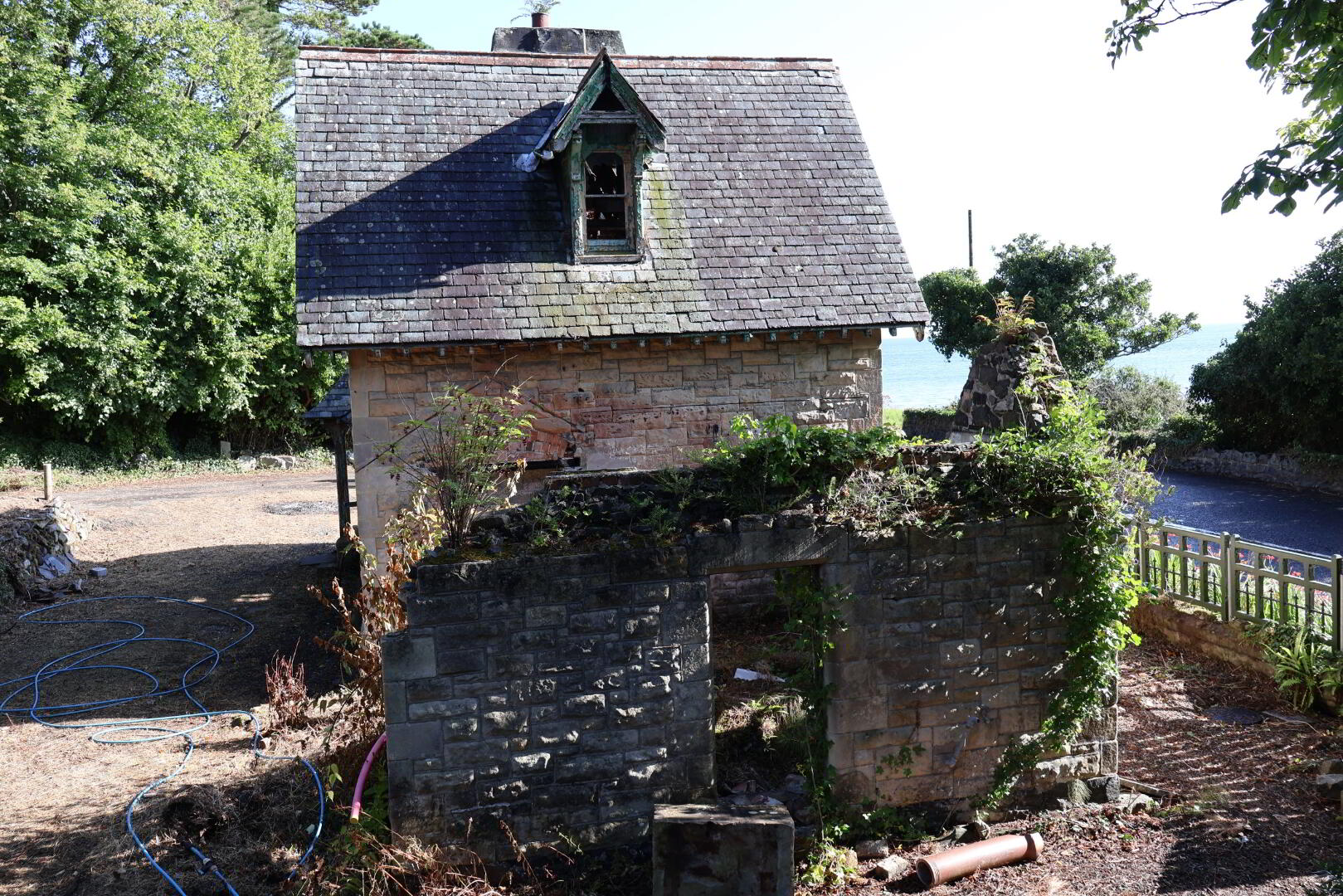 'Cairndhu Gate Lodge', 186 Coast Road 11 of 18