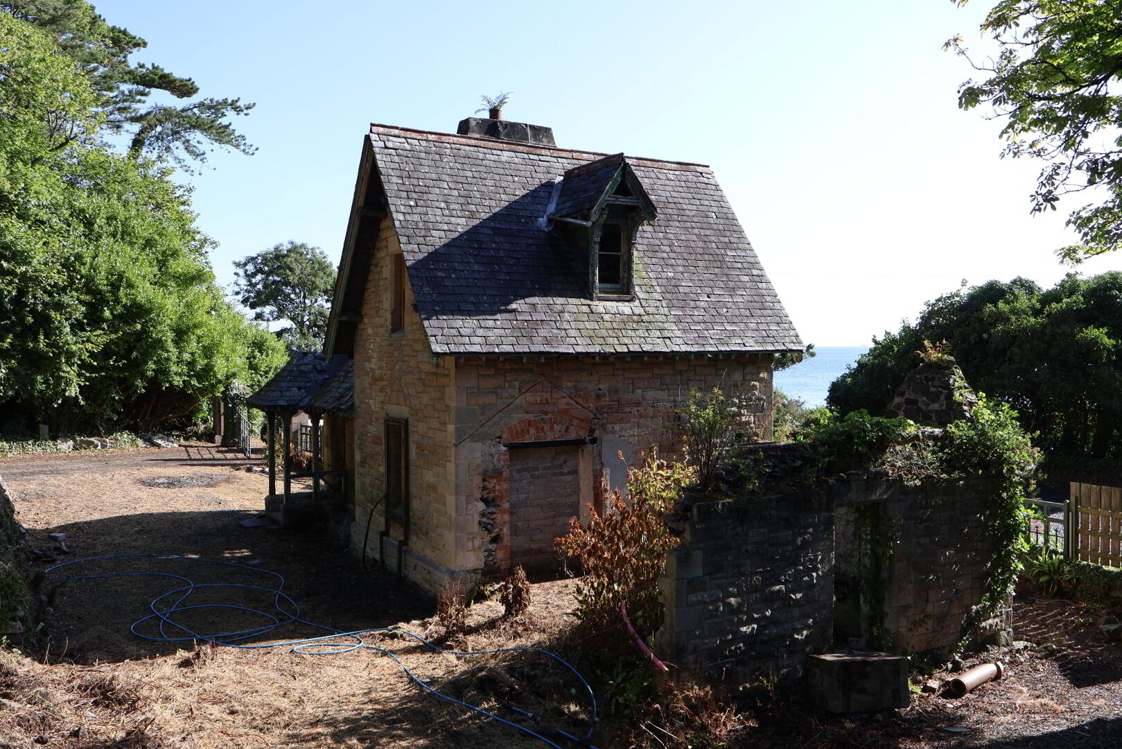 'Cairndhu Gate Lodge', 186 Coast Road 12 of 18