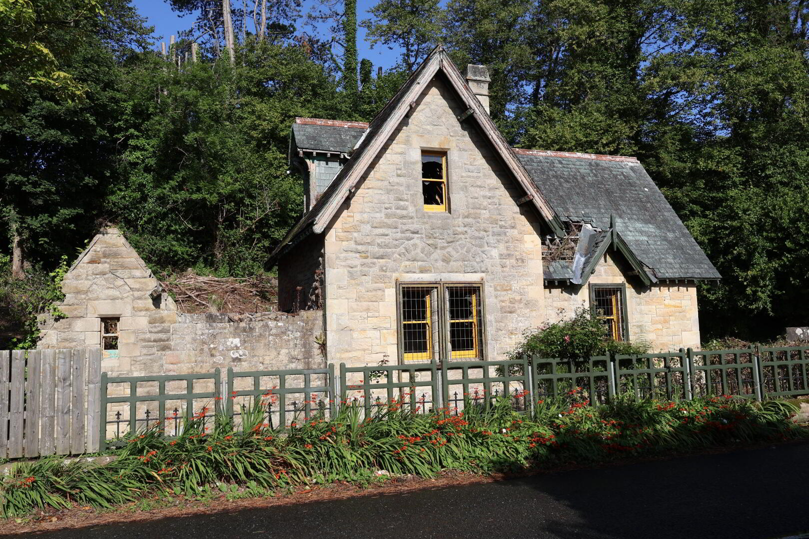 'Cairndhu Gate Lodge', 186 Coast Road 13 of 18