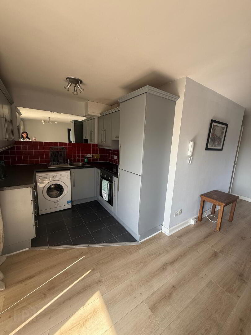 12 Balmoral Court 2 of 8
