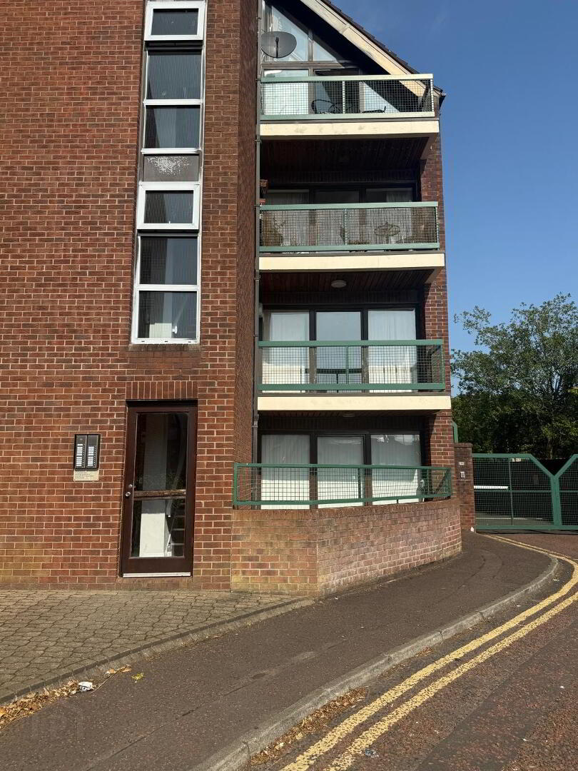 12 Balmoral Court 1 of 8