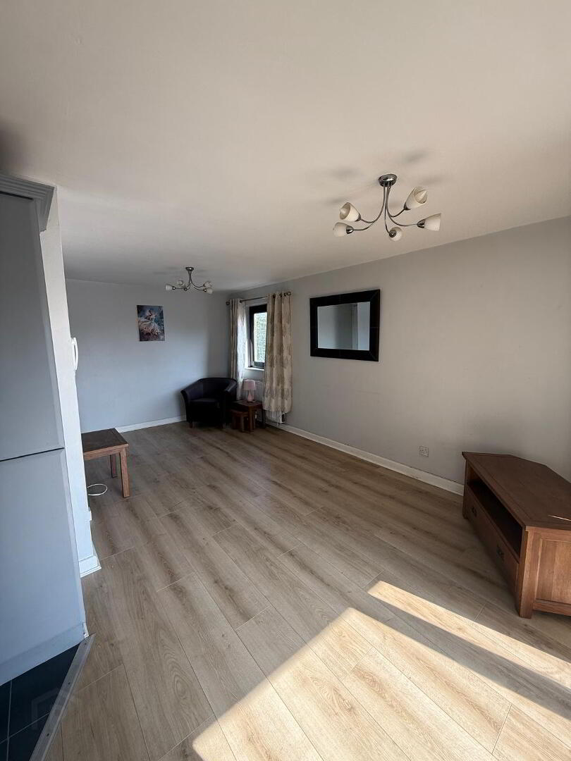 12 Balmoral Court 4 of 8