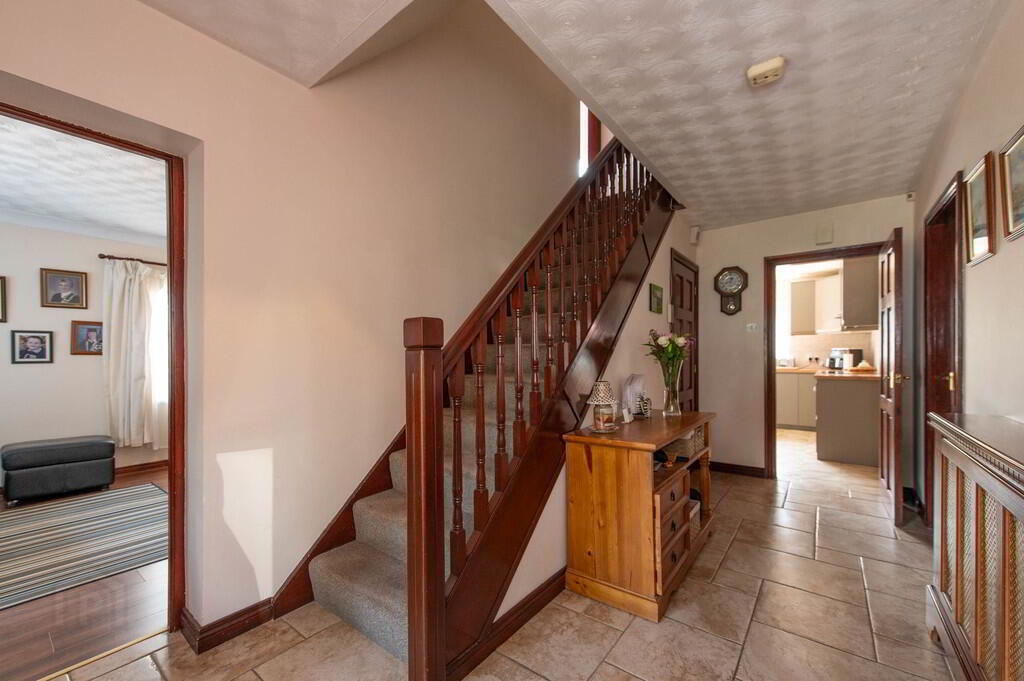 8 Farm Lodge Grove 3 of 29