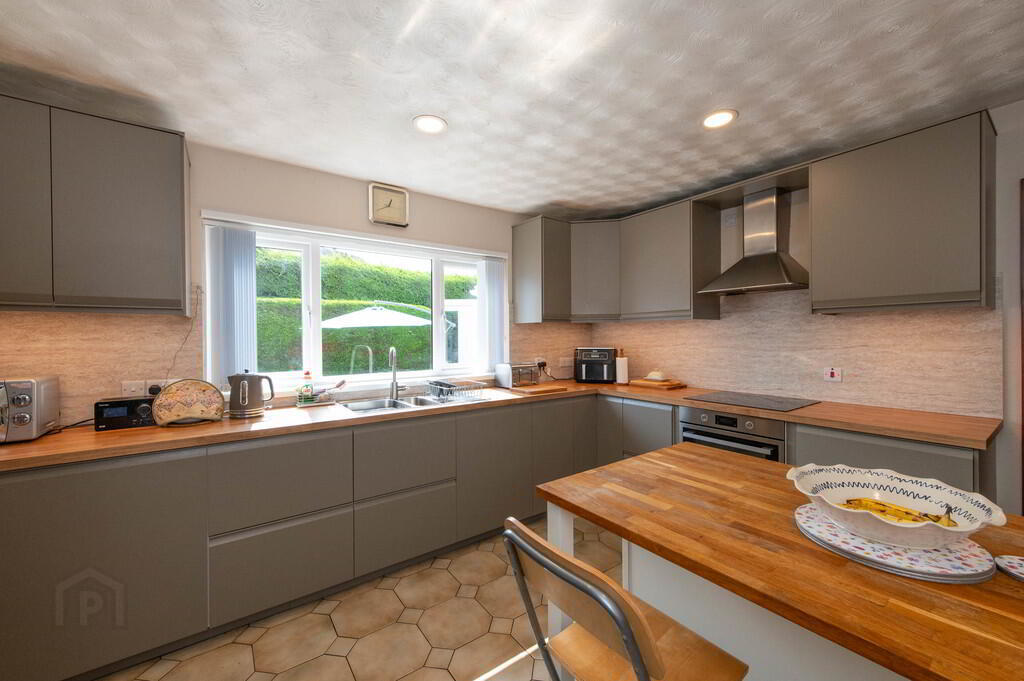 8 Farm Lodge Grove 11 of 29