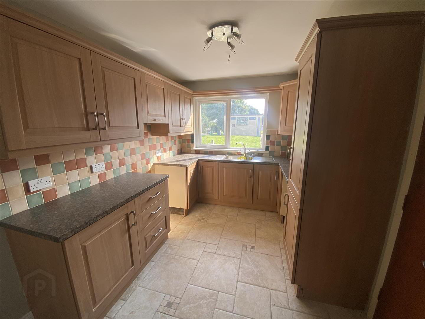 213 Parkmore 6 of 24