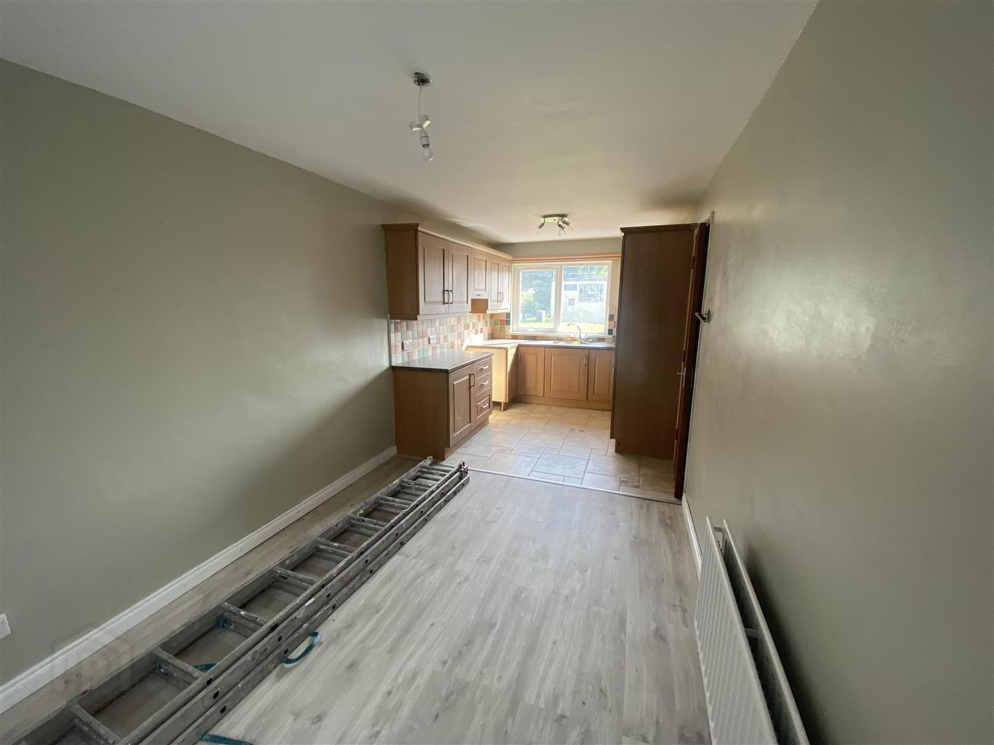 213 Parkmore 8 of 24