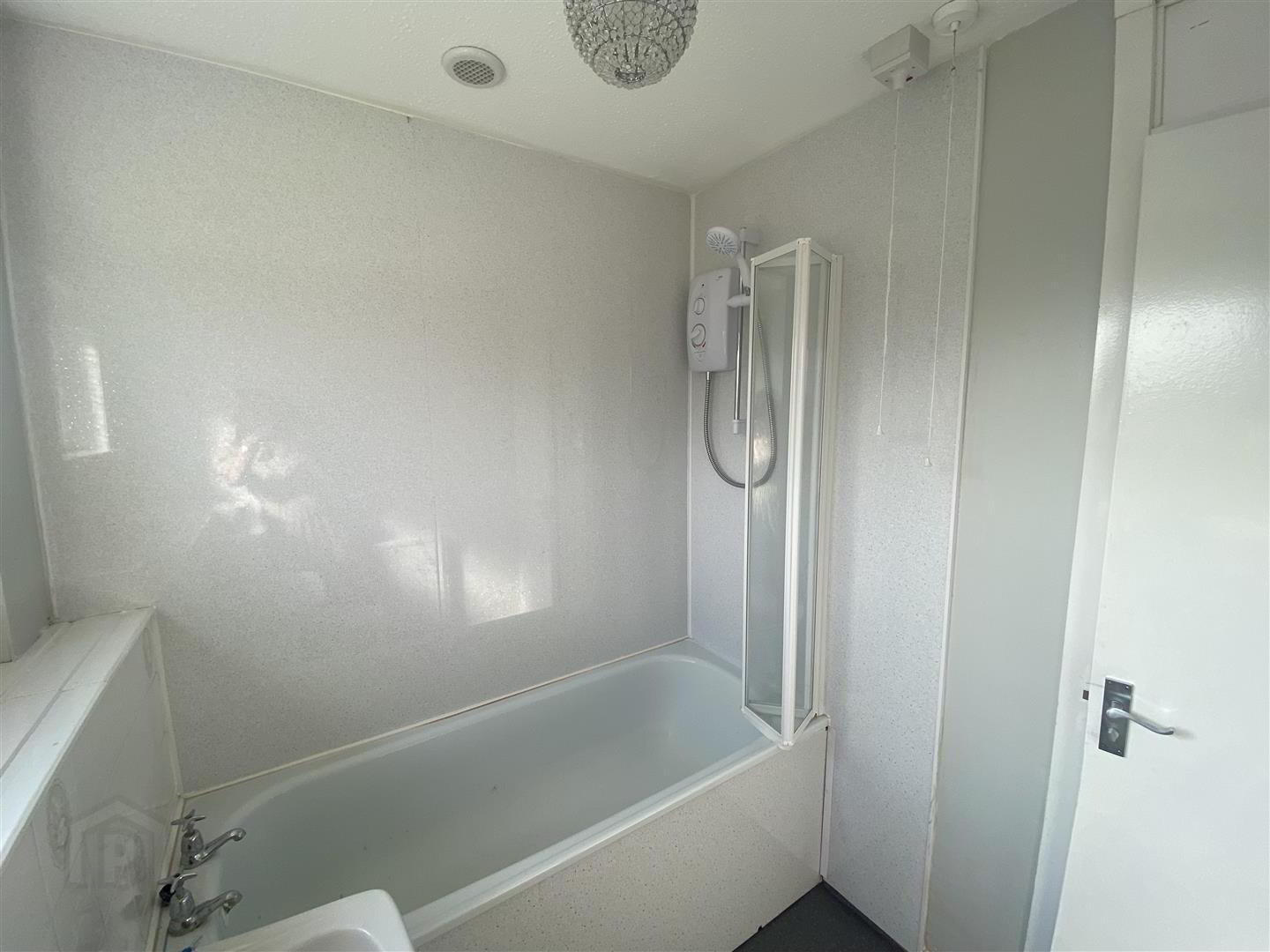 213 Parkmore 15 of 24