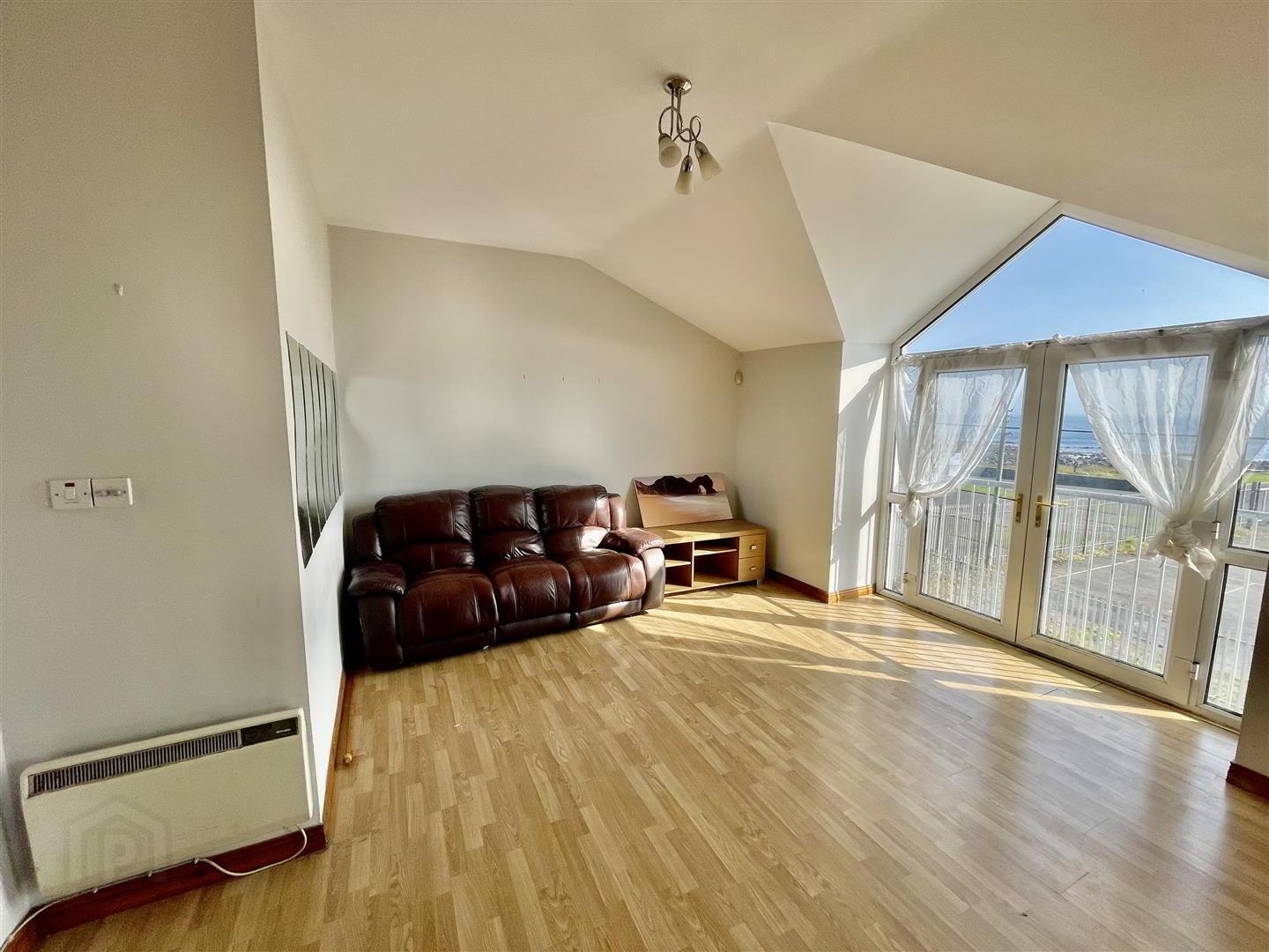 18 Dormans Court 8 of 16