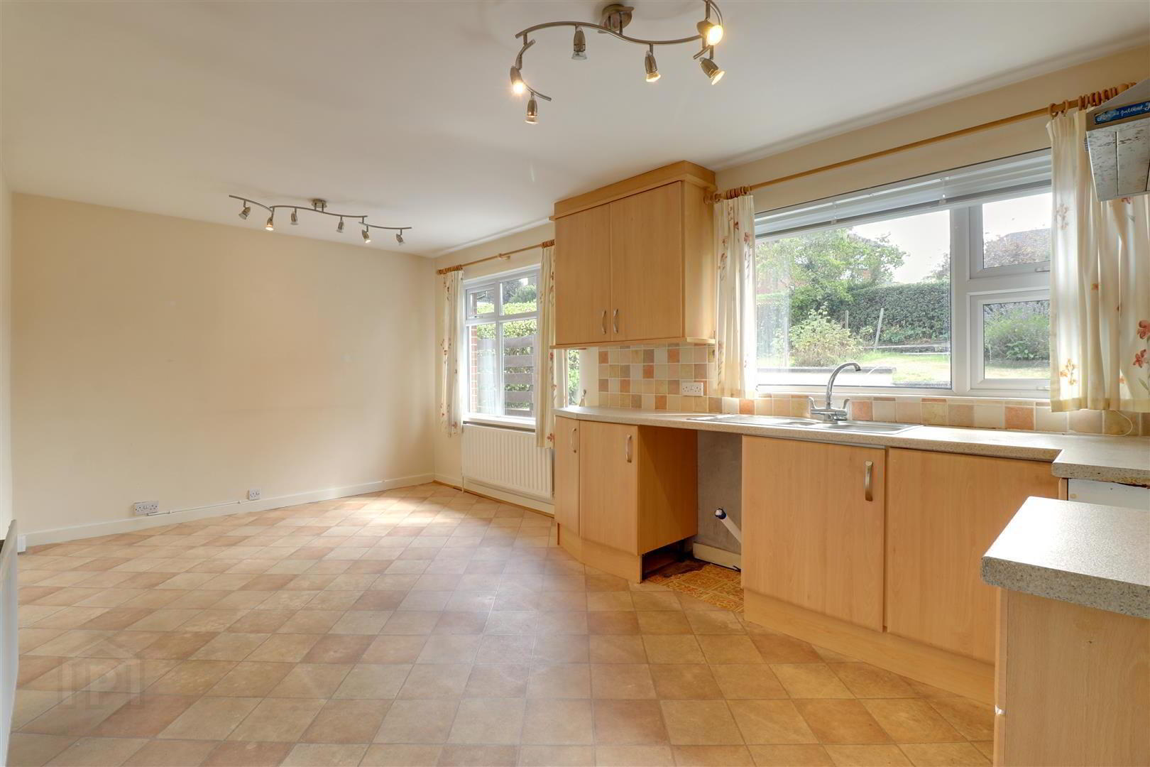 65 Strangford Heights 7 of 21
