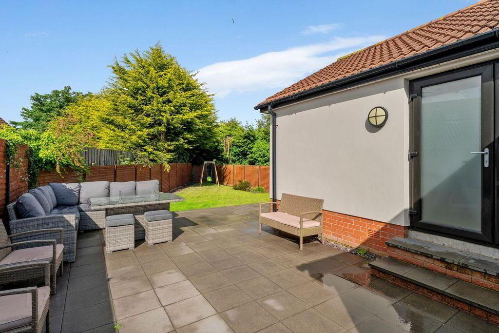 11 Irvine Crescent 26 of 29
