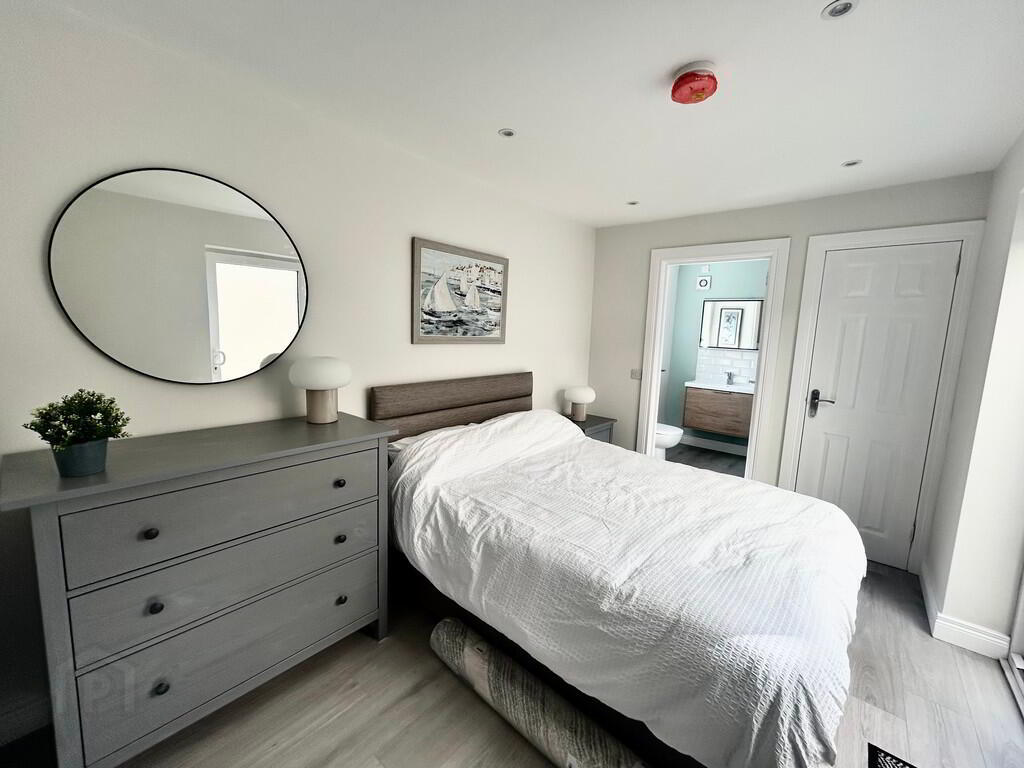 Apartment 1 139 Wandsworth Road 4 of 8
