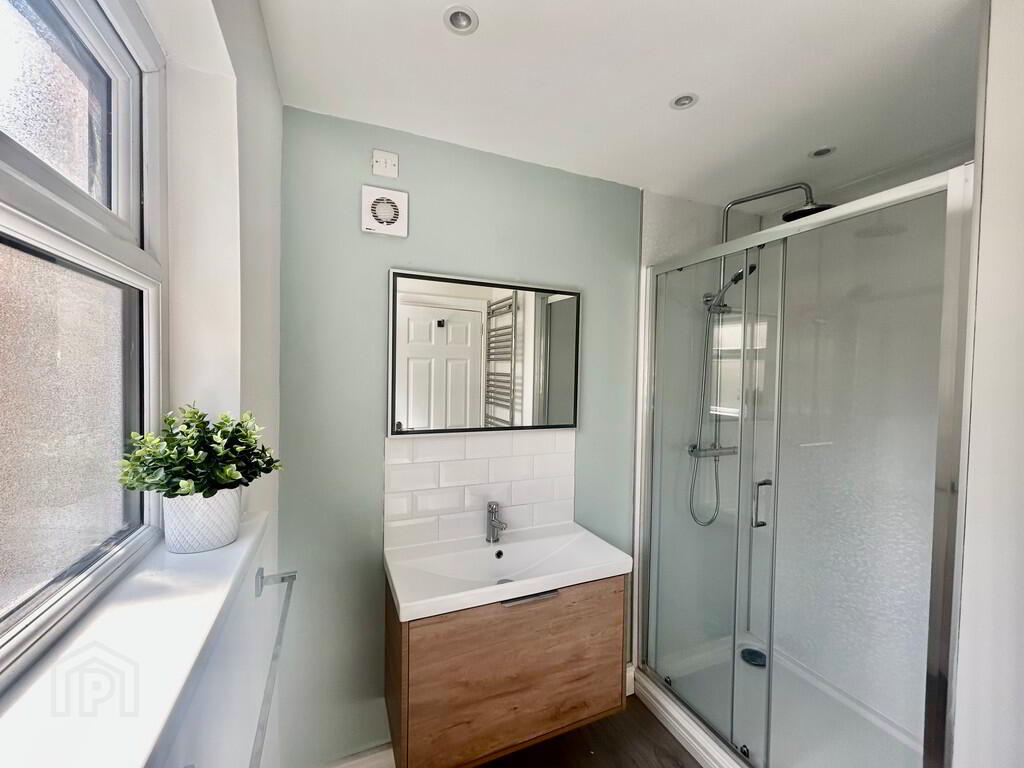 Apartment 1 139 Wandsworth Road 6 of 8