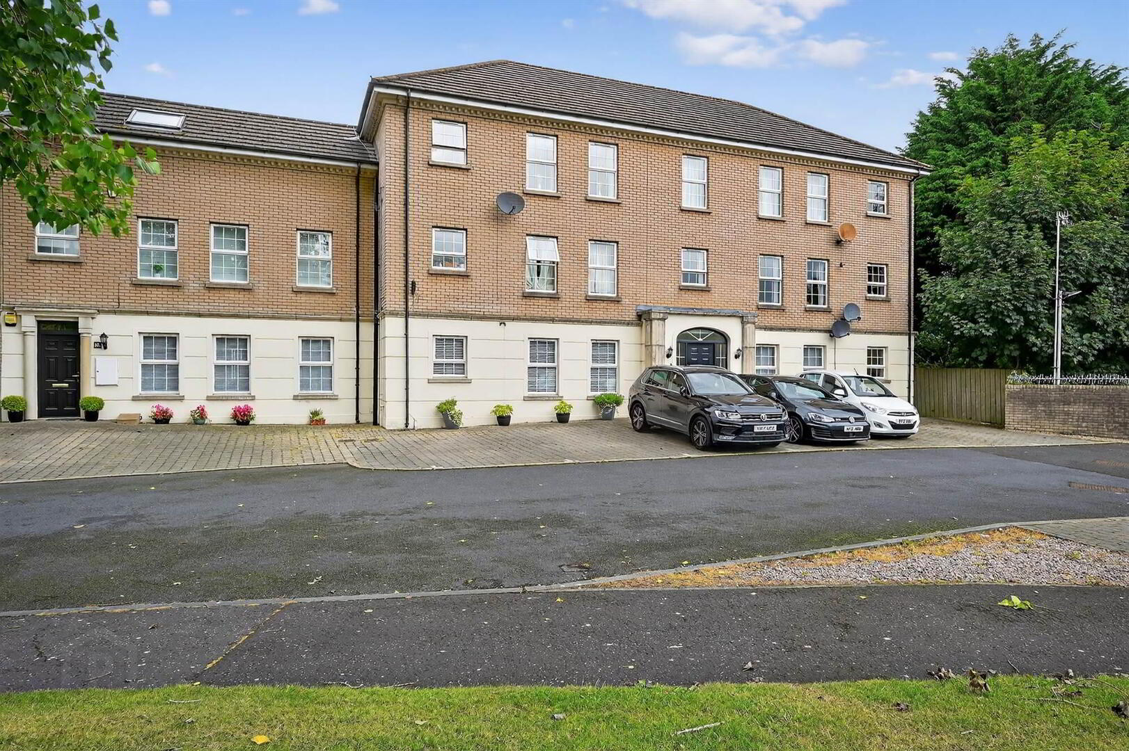89b Leathem Square 3 of 24