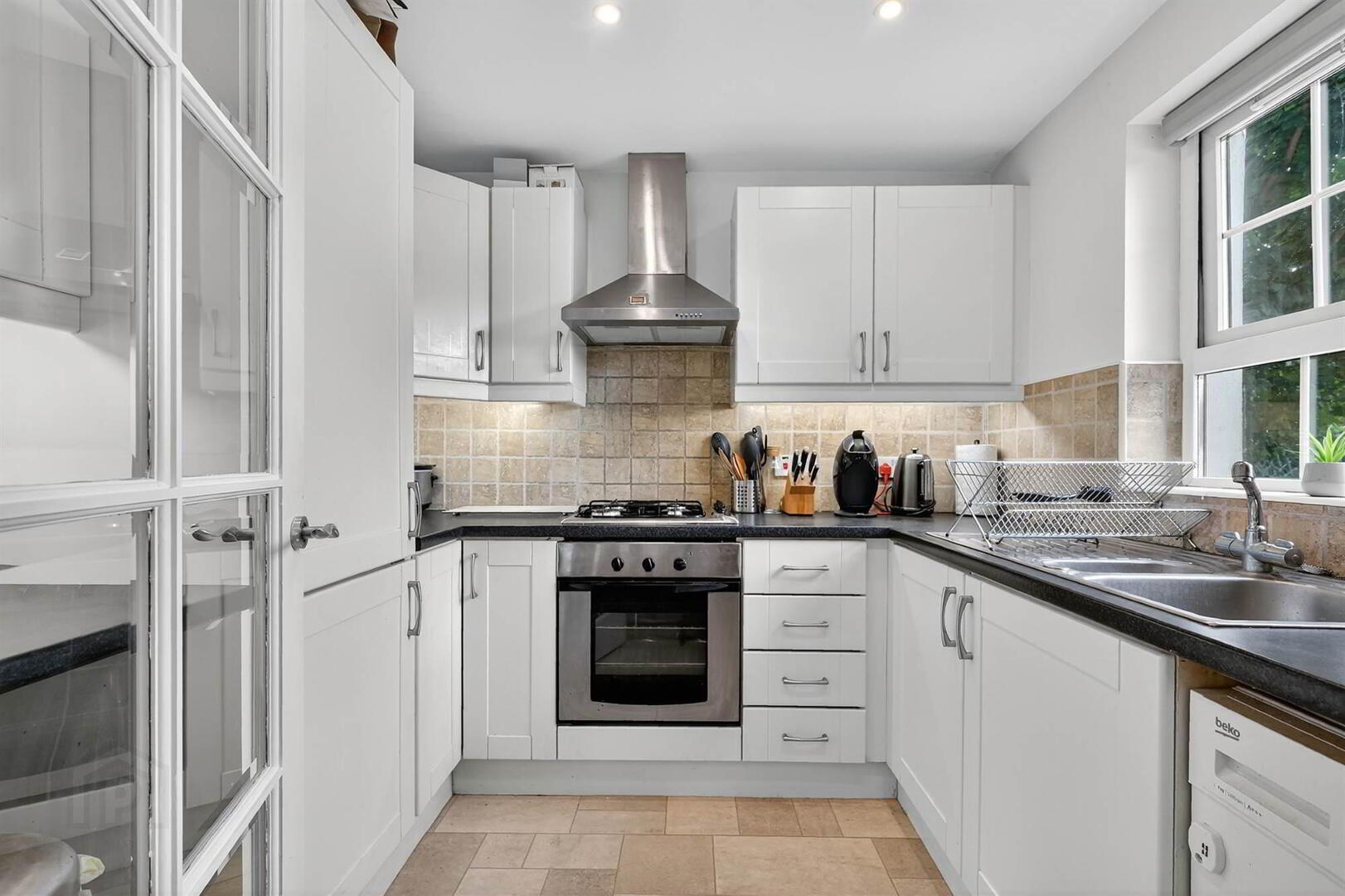 89b Leathem Square 14 of 24
