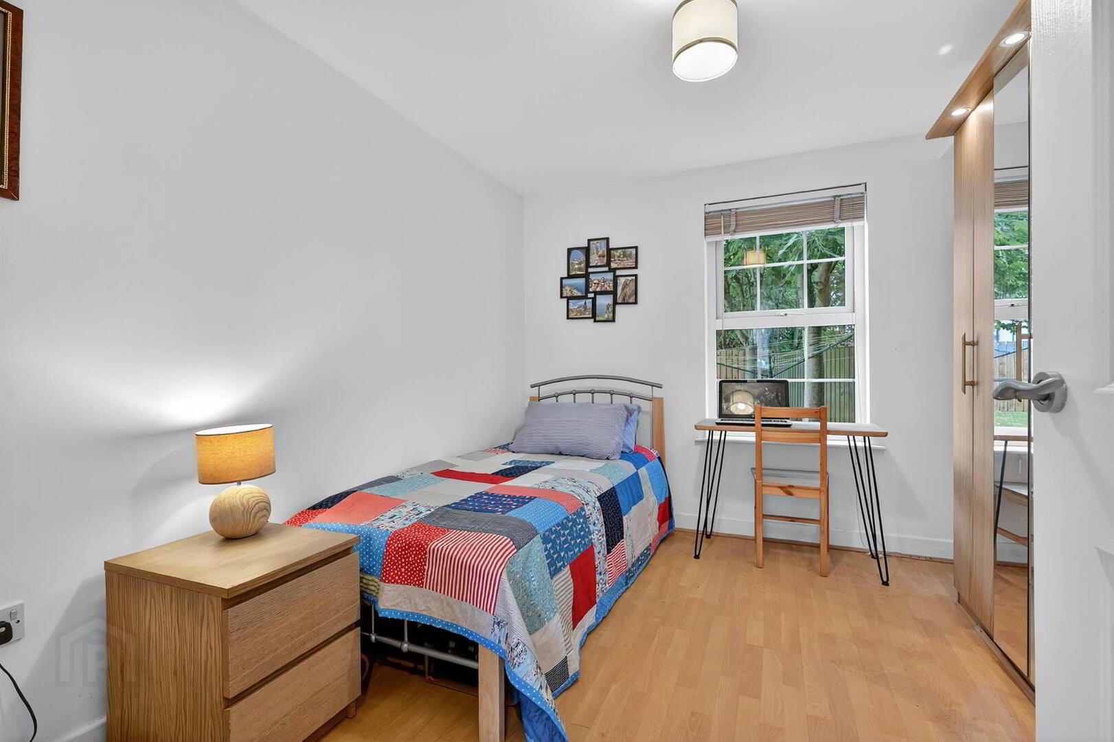89b Leathem Square 16 of 24