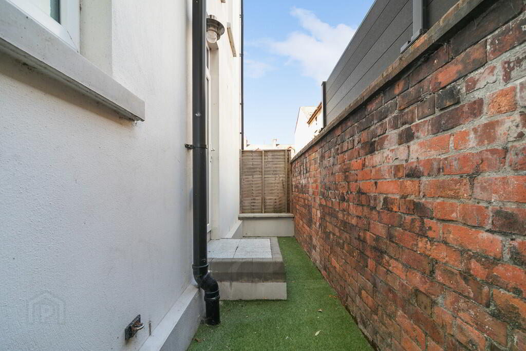 1 Portland House, 13 Wellington Park 18 of 21