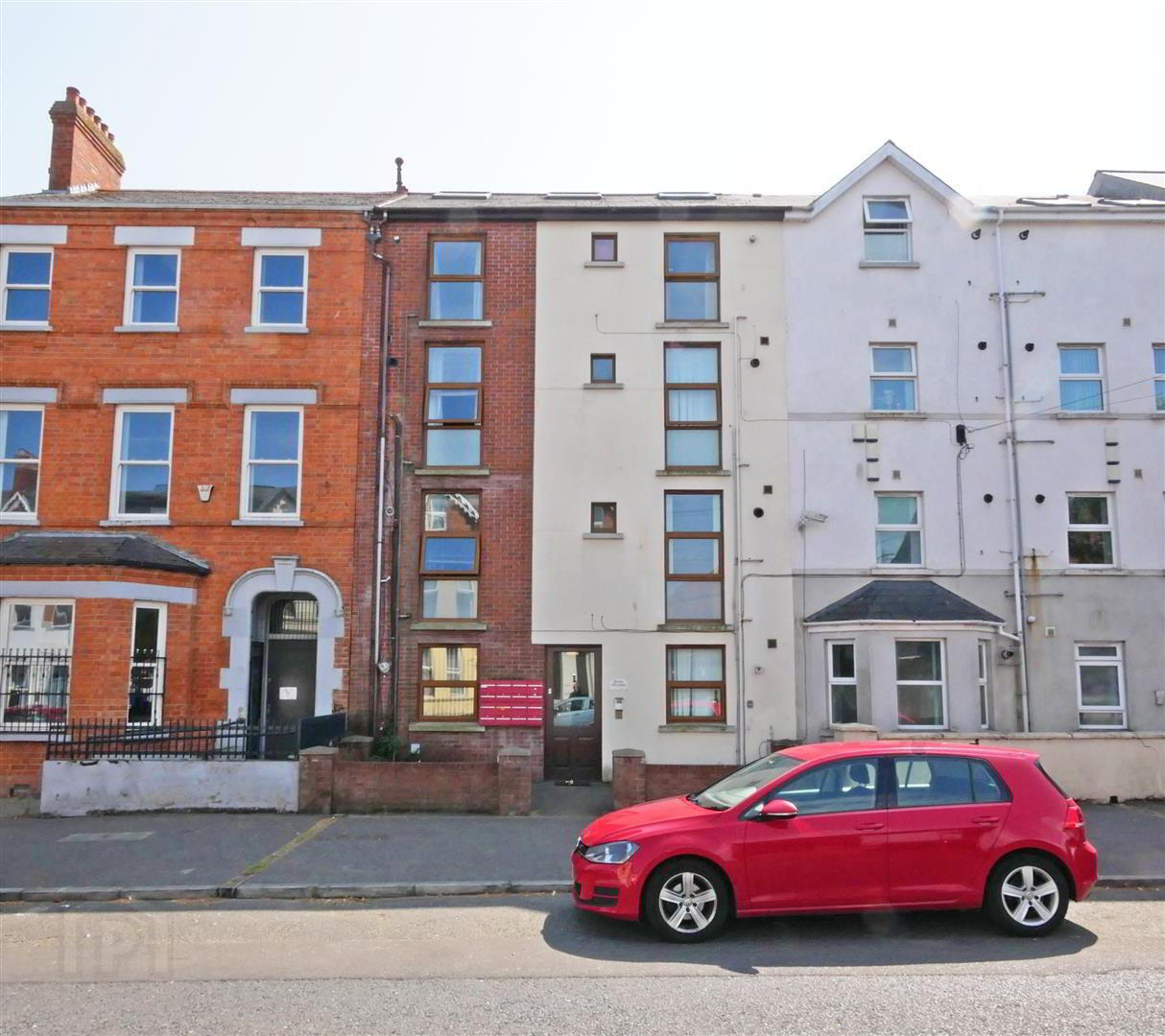 Apt 4, 167 University Street 1 of 13