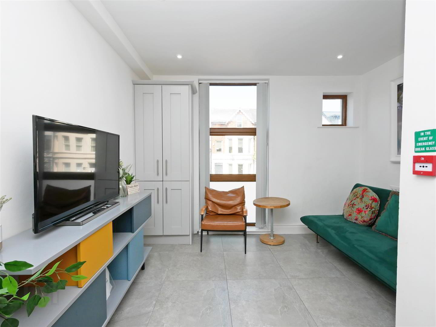 Apt 4, 167 University Street 4 of 13