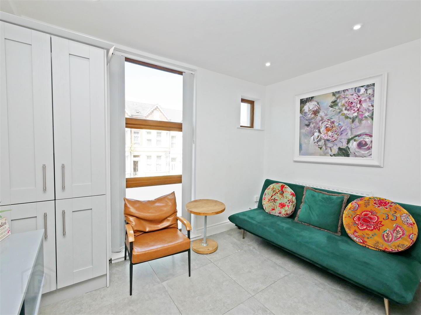 Apt 4, 167 University Street 5 of 13
