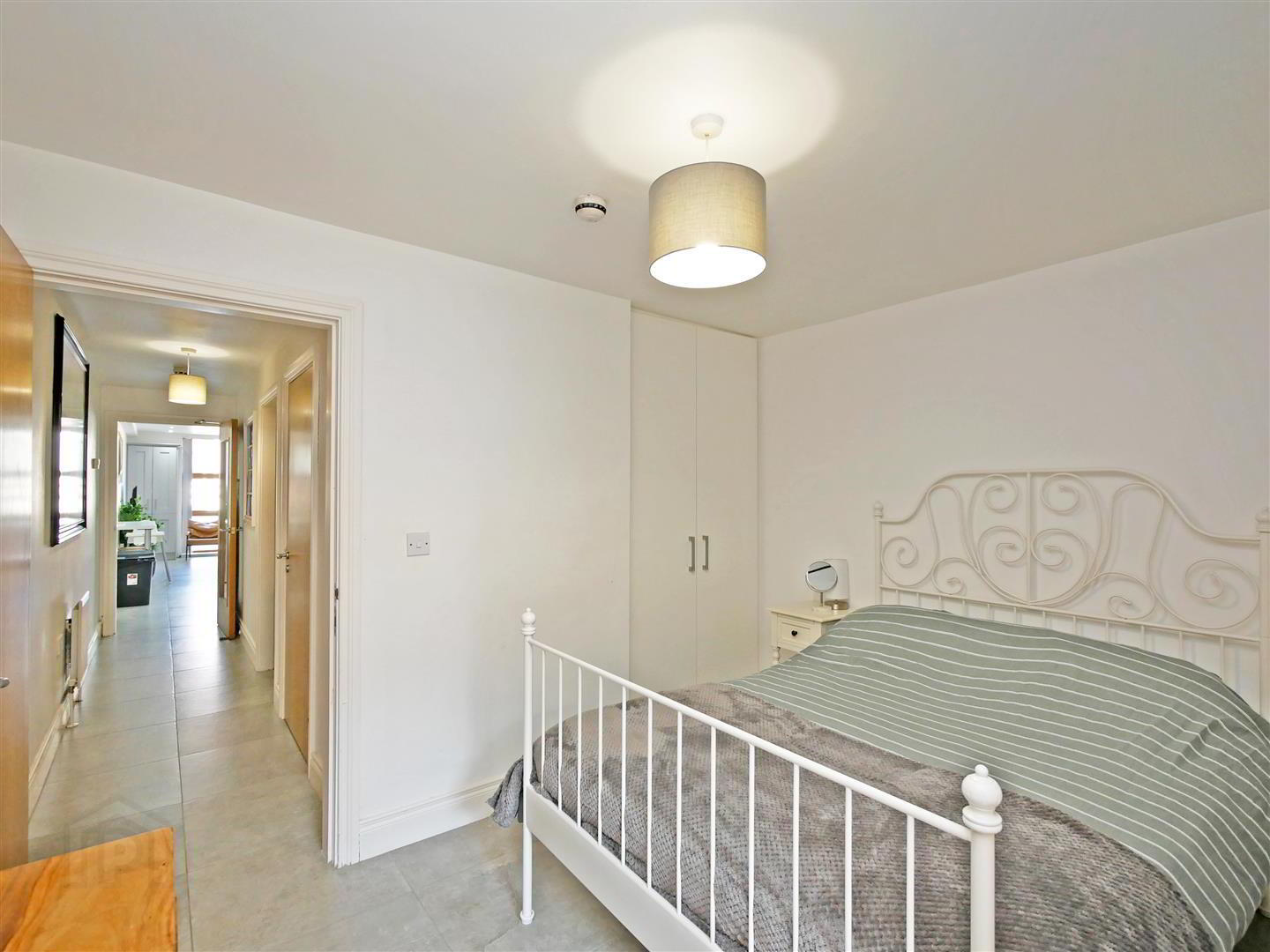 Apt 4, 167 University Street 10 of 13