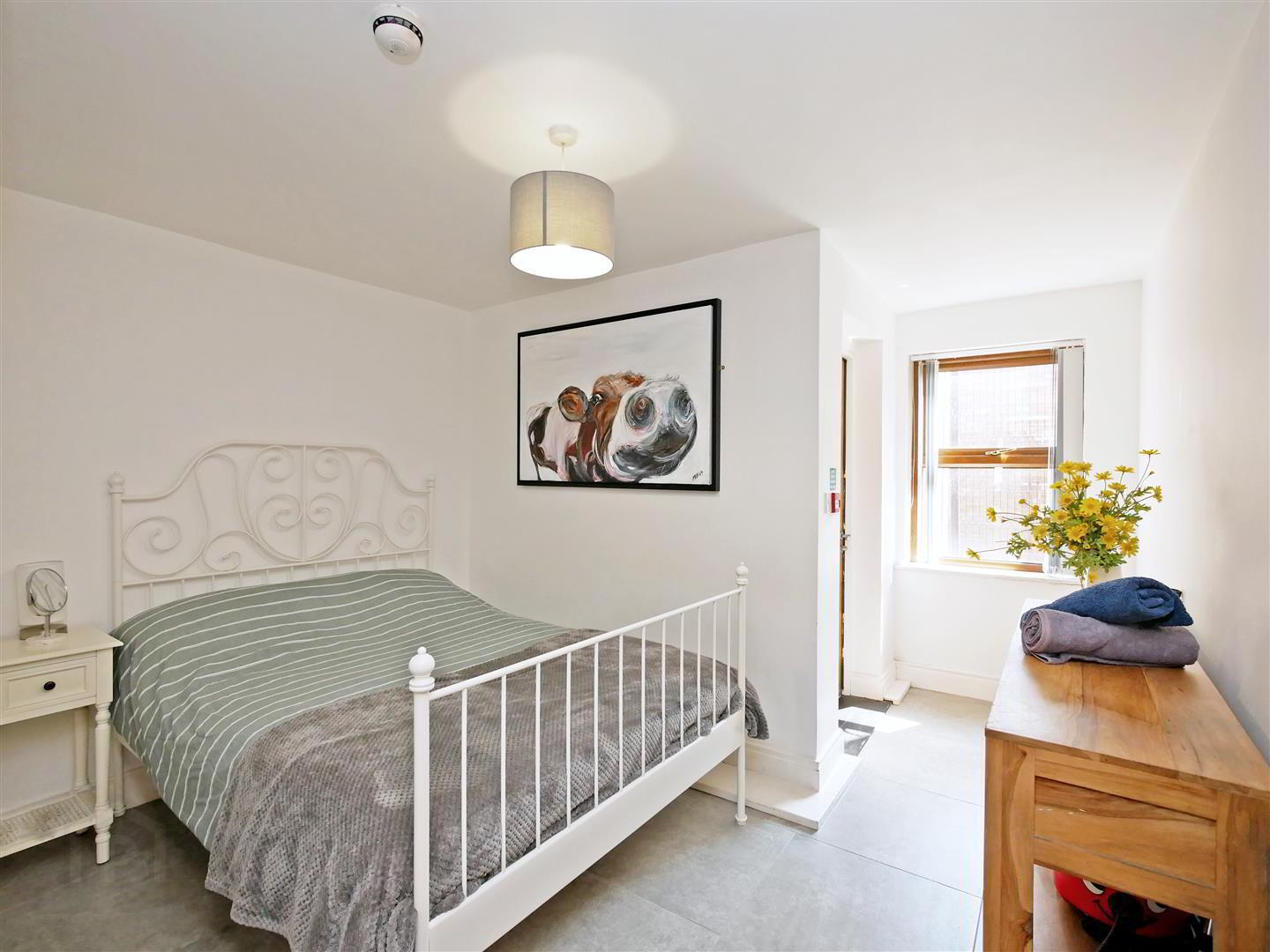 Apt 4, 167 University Street 9 of 13