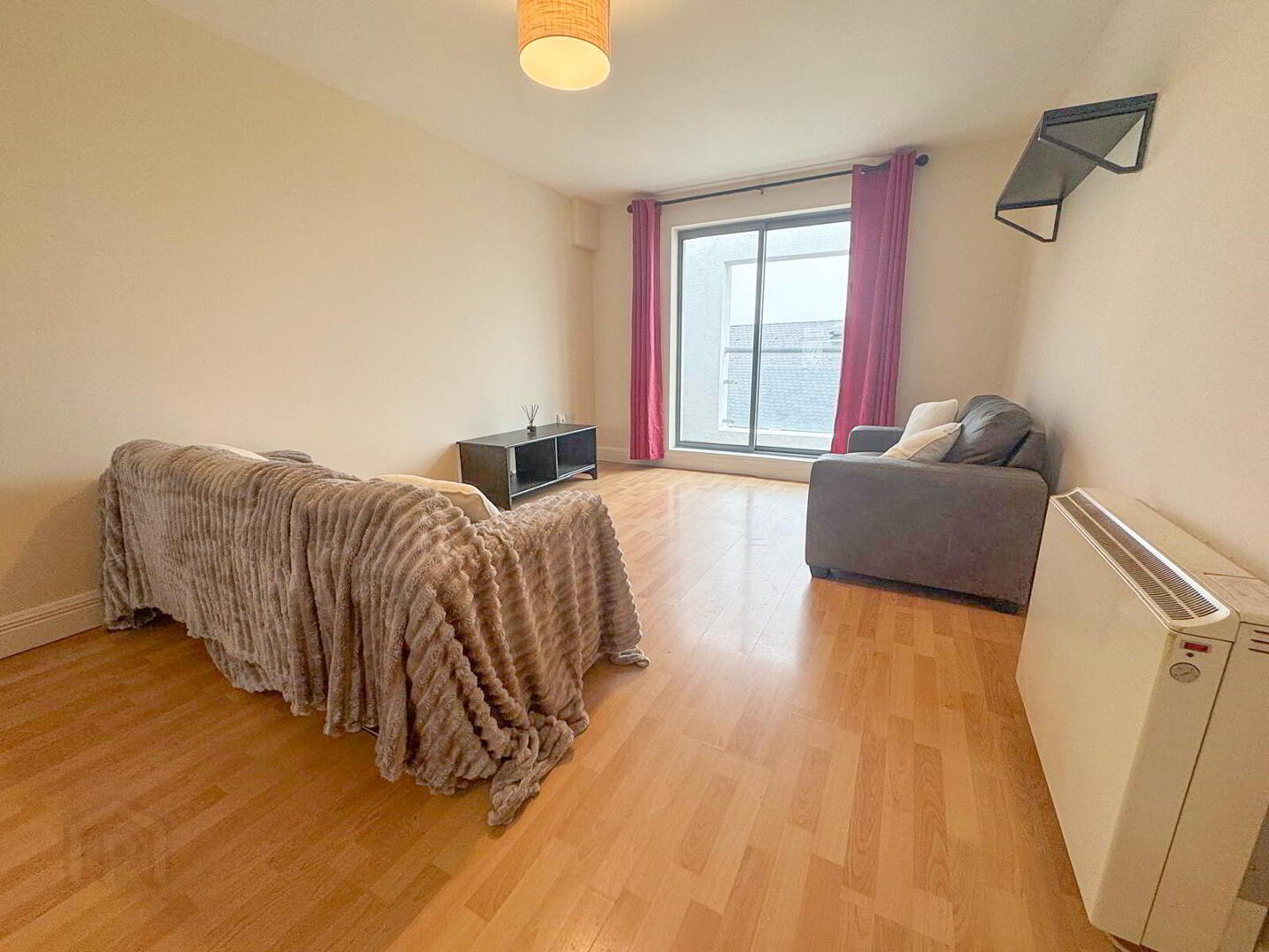 Apt 10, Quayside North Court 4 of 8