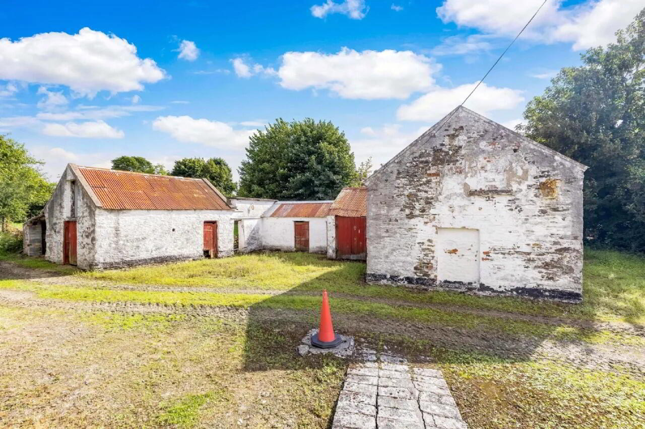 House & Agricultural Land 13 of 18