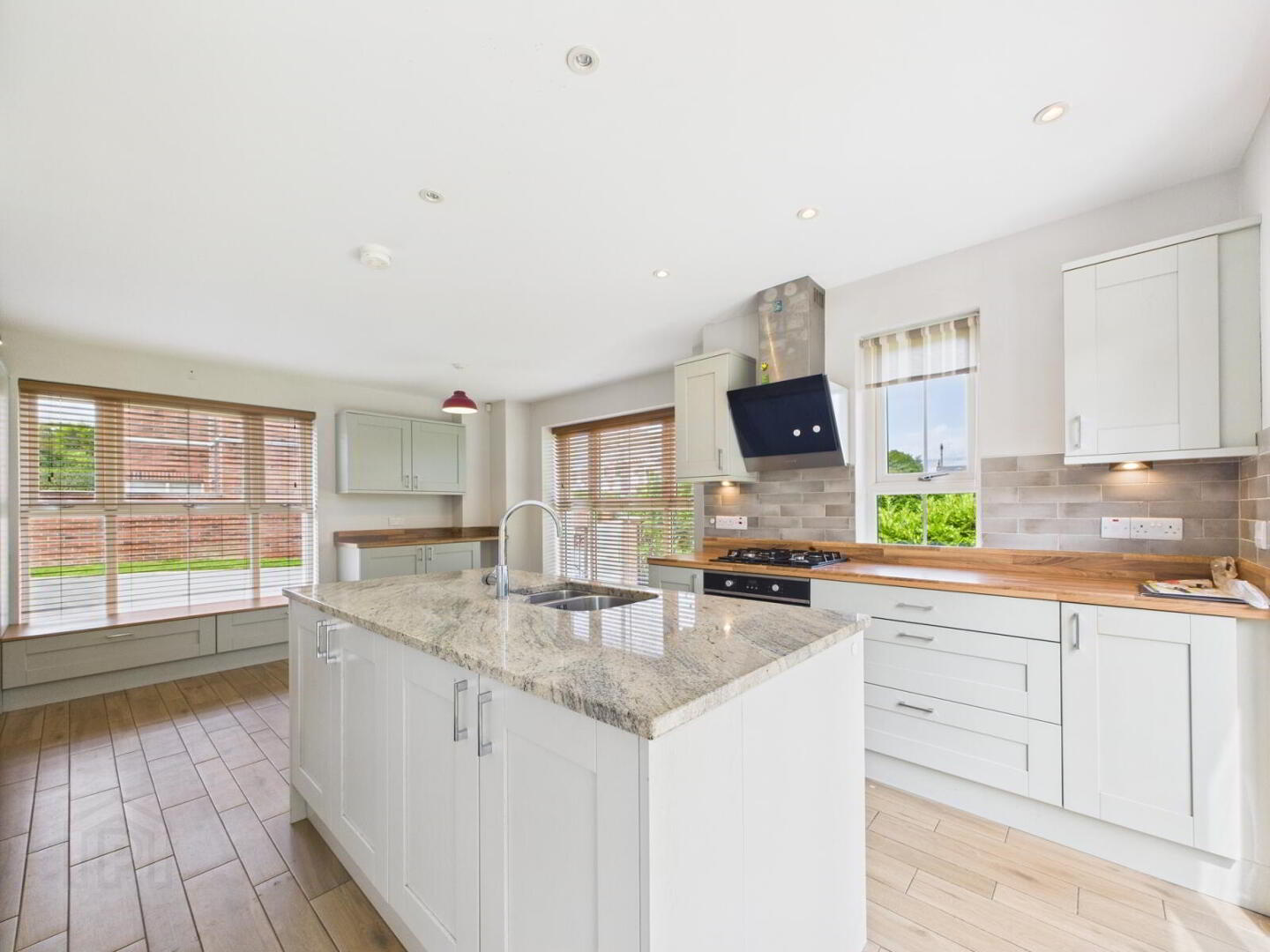 20f Old Cavehill Road 5 of 18