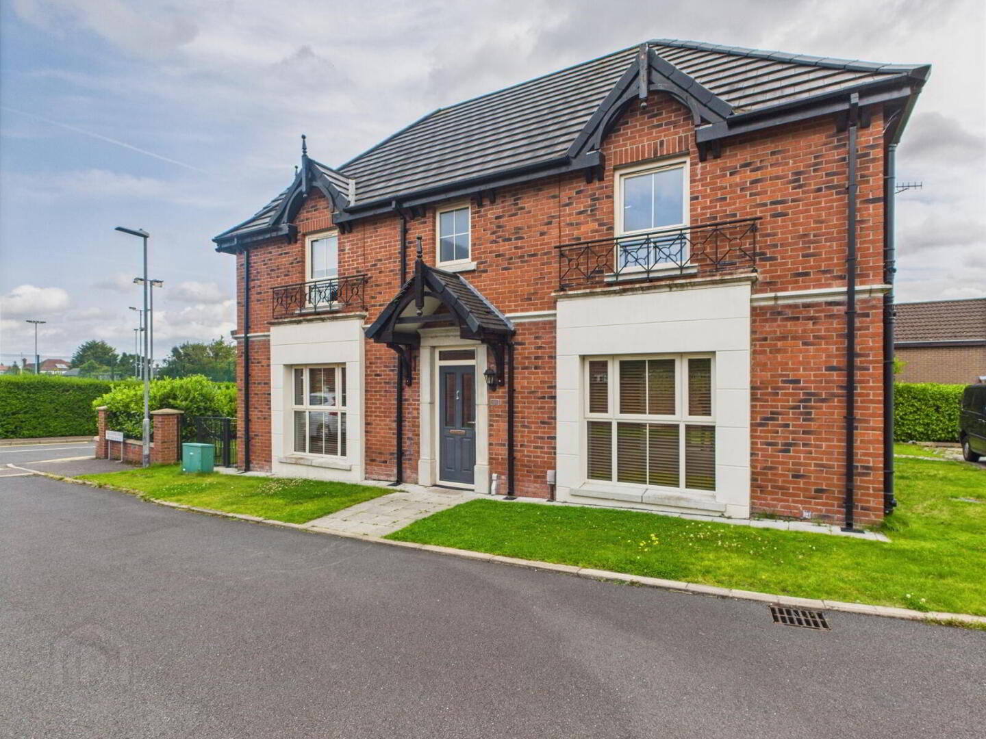 20f Old Cavehill Road 1 of 18