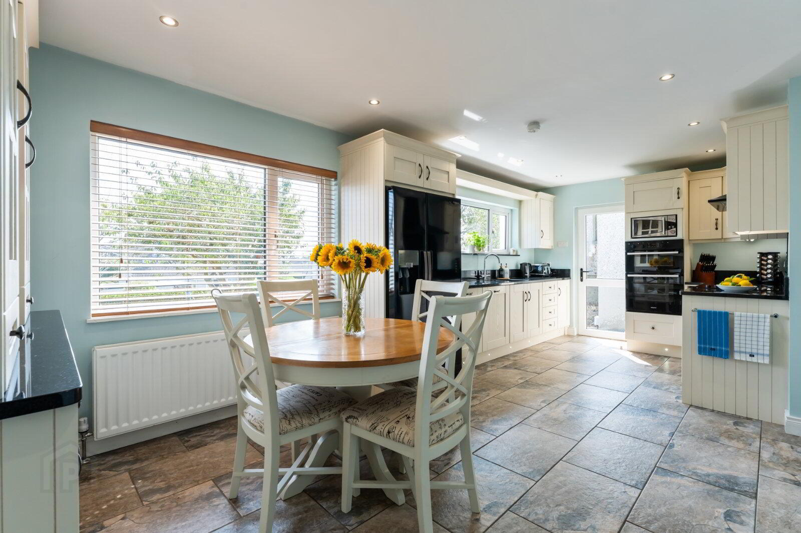 30 Whiteways 12 of 44
