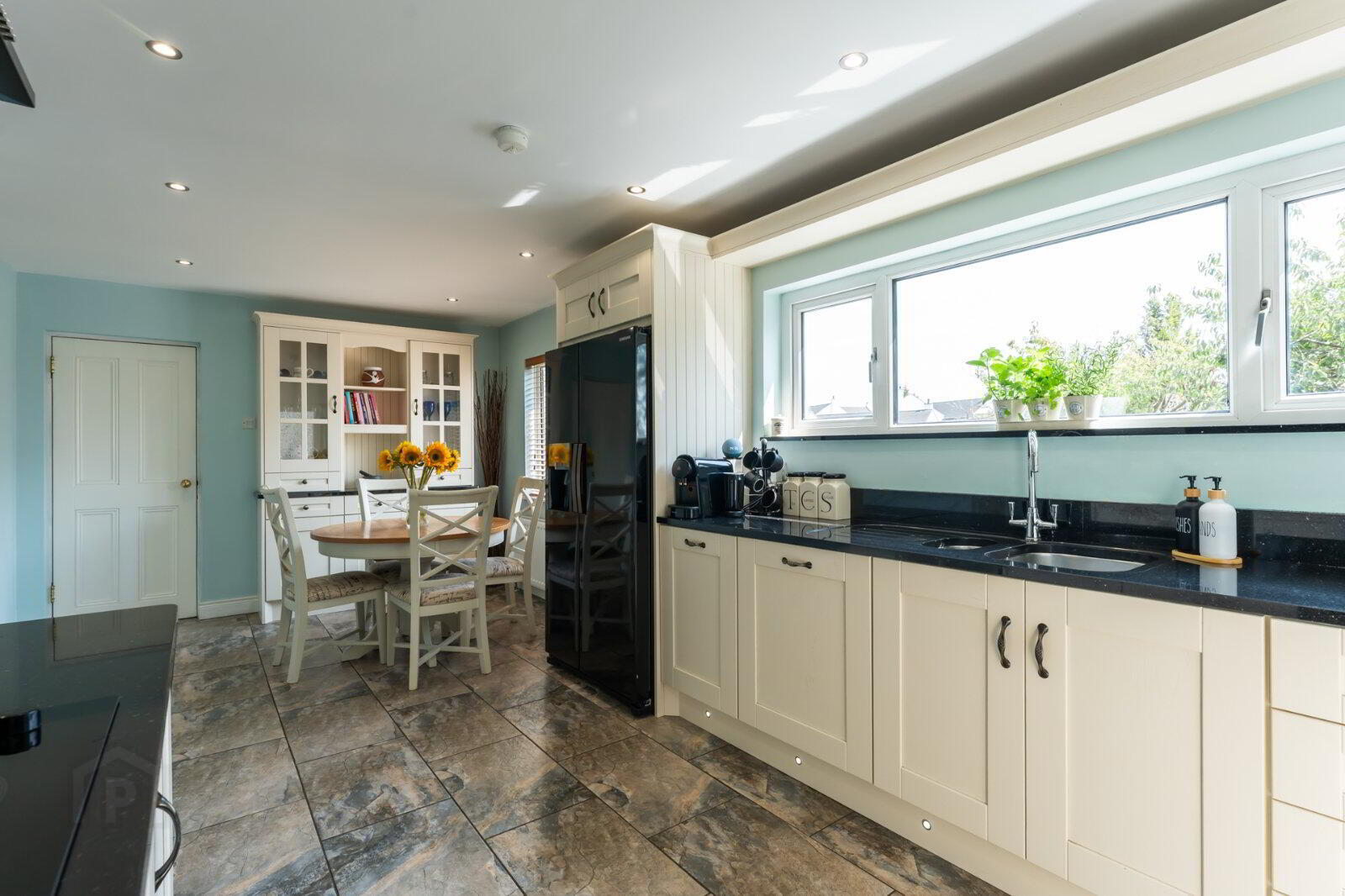 30 Whiteways 13 of 44